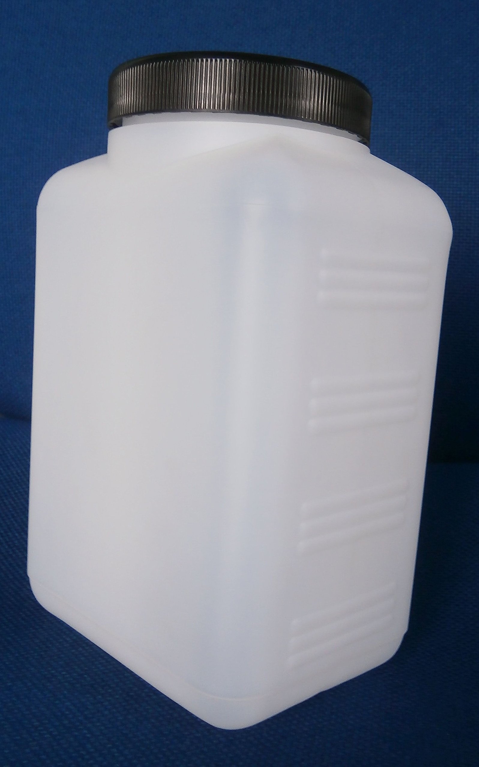 Weithalsflasche Vierkantflasche 1500 ml Kunststoff (HDPE) mit Schraubdeckel und PE-Dichtung