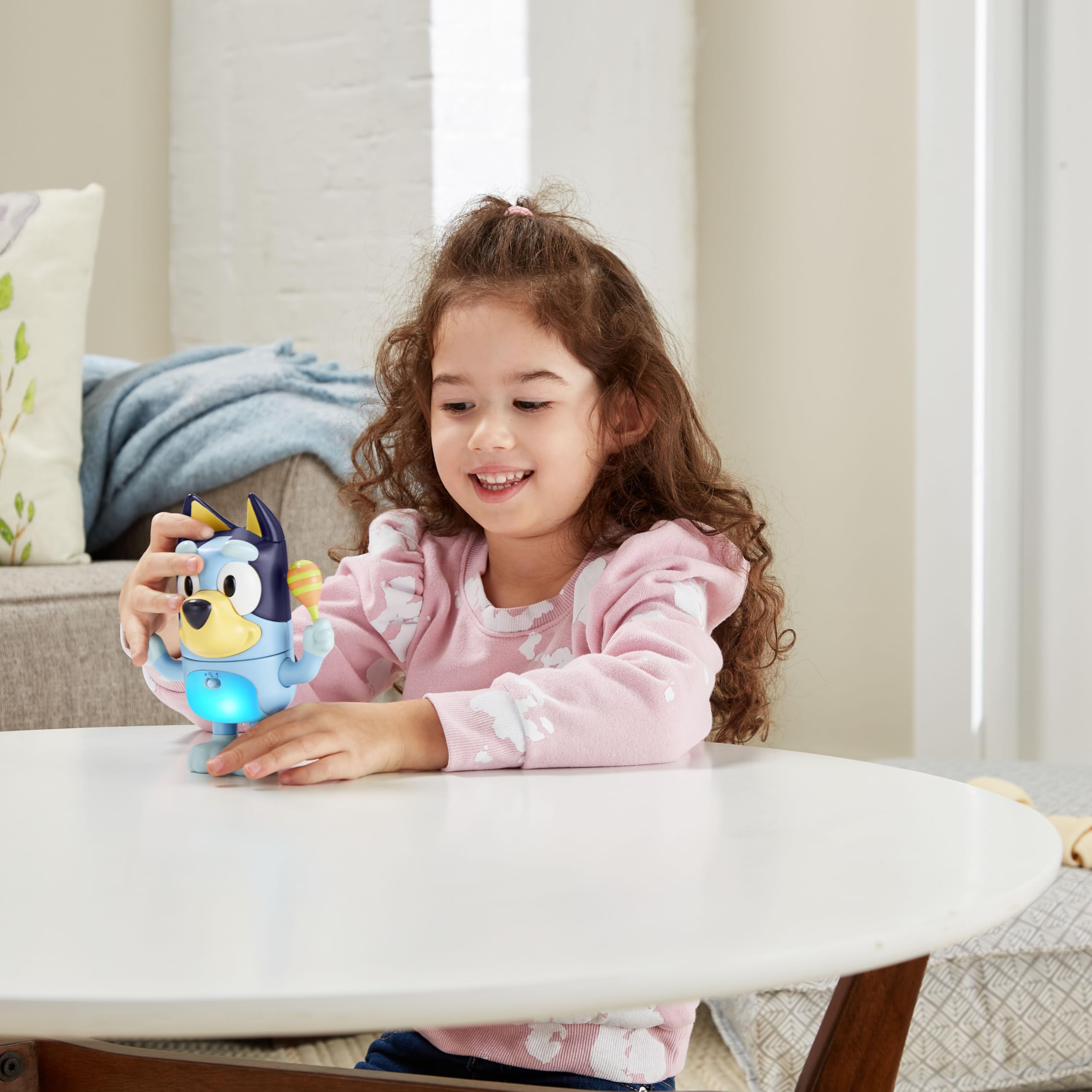VTech - ¡Muévete con Bluey! Mascota interactiva, Juega y Baila con Bluey, Múltiples Actividades y Sorpresas, Fomenta la Creatividad, Versión ESP
