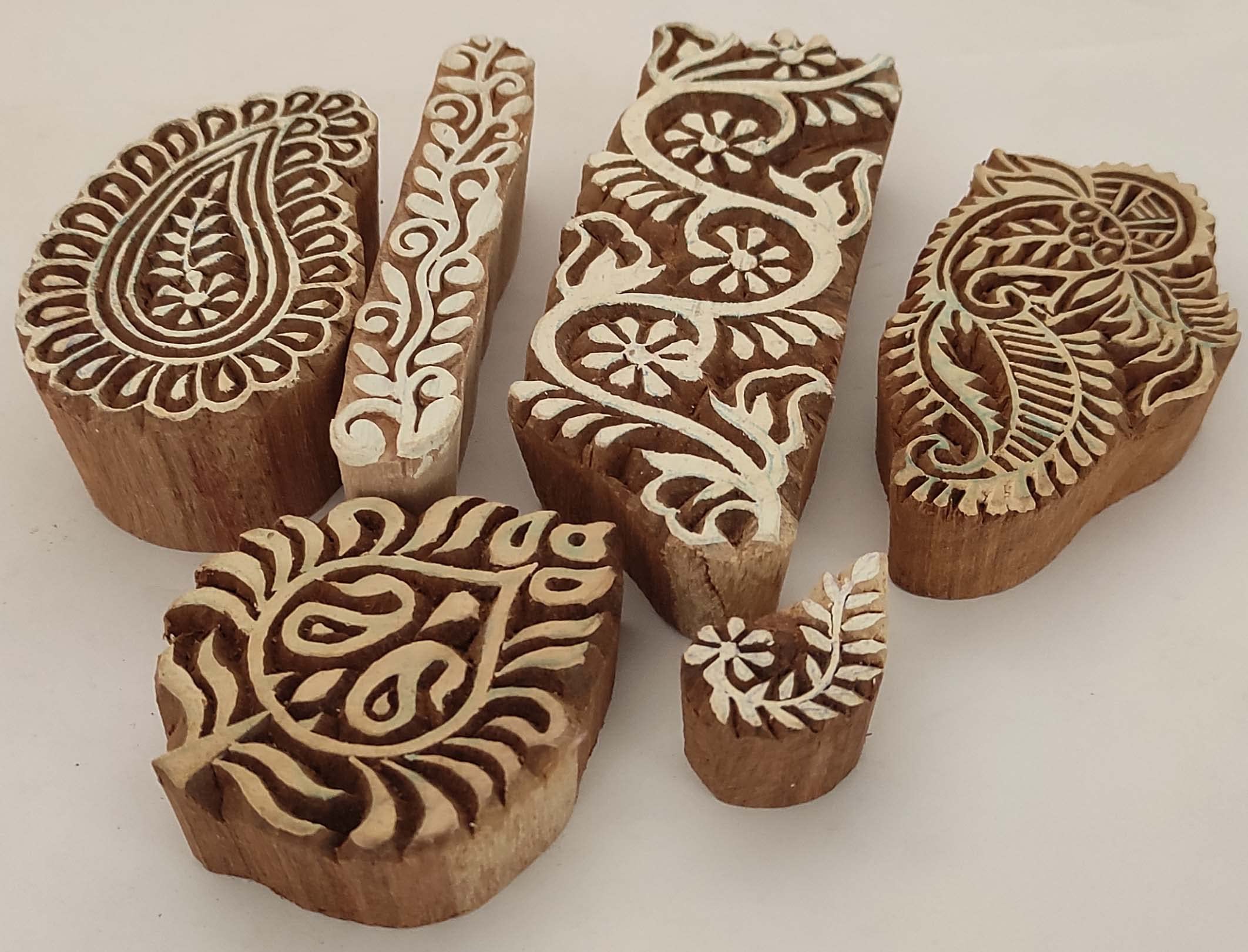 Sharvgun Combo de 6 sellos de flores bloques de impresión de madera, suministros de diseños de impresión de tela artesanal, sellos decorativos, mano de obra de arte curvo Mahndi sello de madera