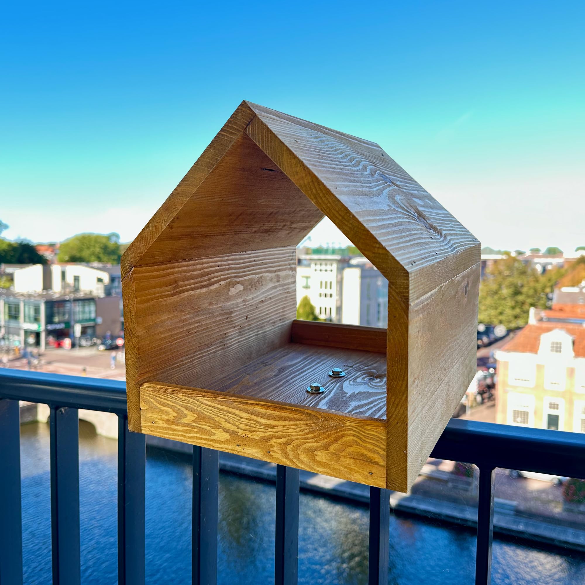 GARTENETAGE Balkon-Vogelfutterhaus aus massivem Kiefernholz mit Stabiler Balkonhalterung – wetterfestes Futterhaus für Wildvögel, Meisen & Rotkehlchen – dekorativ, nachhaltig, leicht zu reinigen