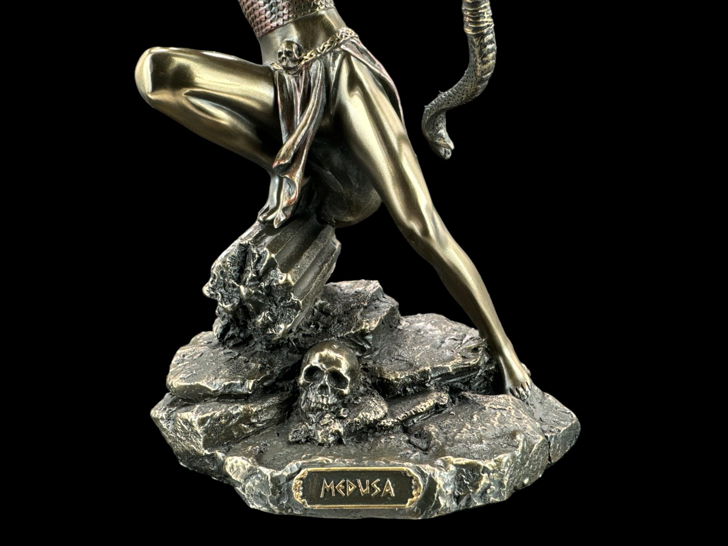 57 SPECIAL REPLICAS Rzeźba dekoracyjna grecka meduza gorgoniczna z łukiem w dłoni, figurka z brązu jako prezent do salonu, dekoracja figurki, dekoracja
