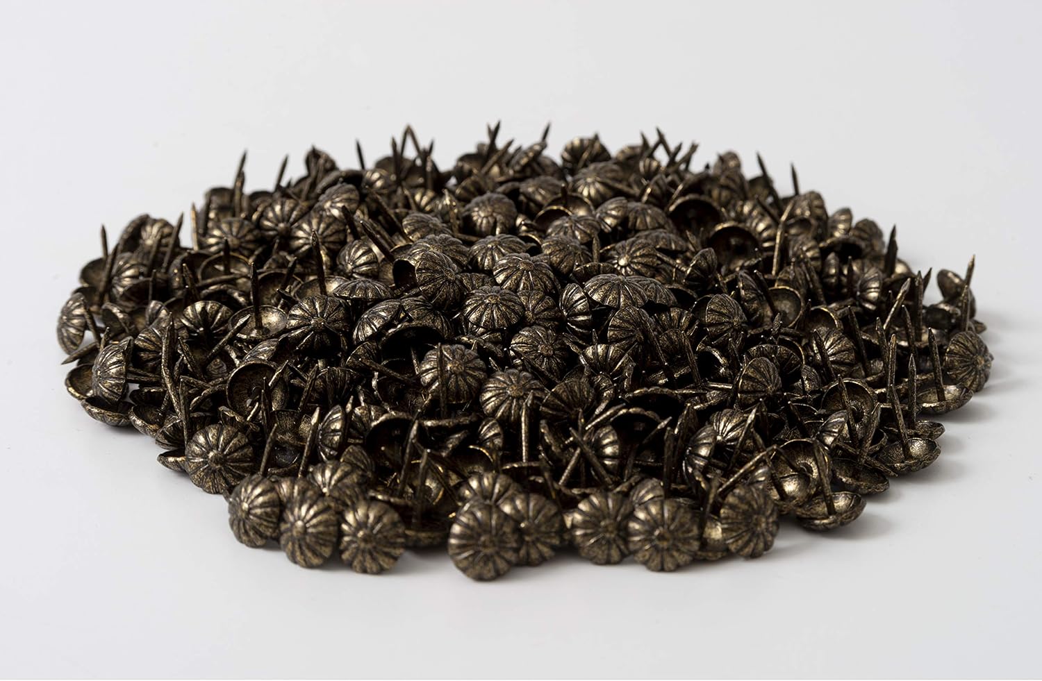 IPEA Wallpaper Nails Flower Model - Pack of 100 - Decorative Rivets for Furniture Furnishings Armchair - Made in Italy - Metal Needles - Colour Antique Gold - 11 x 12 mm