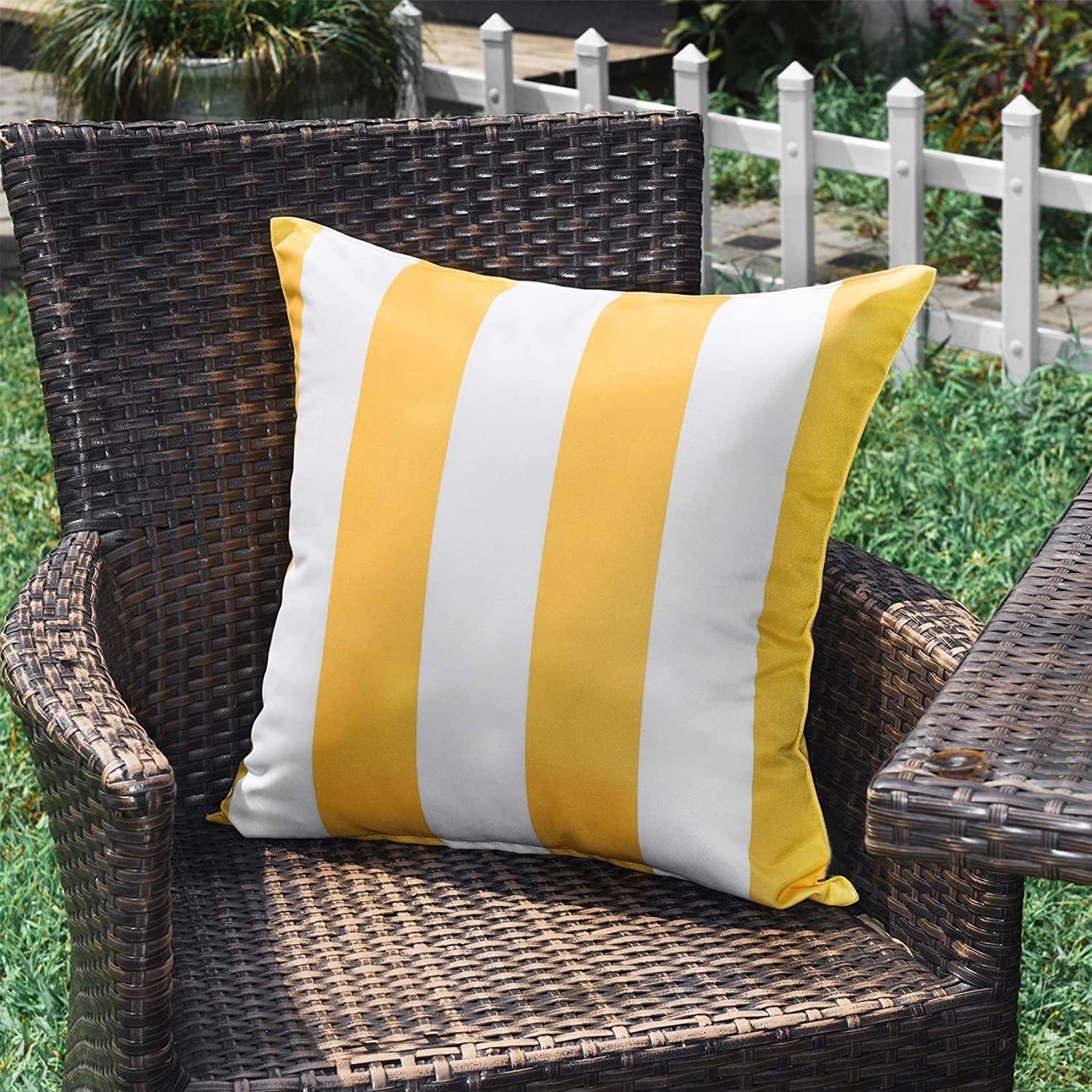 SK Studio Federa per Cuscino Impermeabile Copricuscini 2 Pezzi Federa Copri Cuscino Decorativo Caso Stampa per Divano Sedie Picnic Camera da Letto Giallo a strisce, 45x45cm