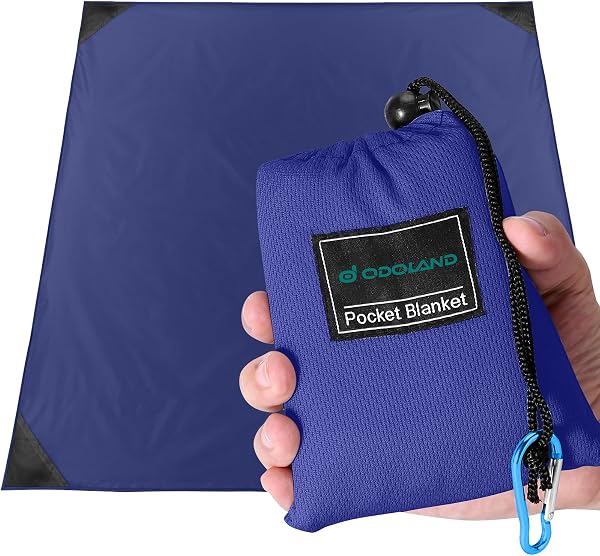 Odoland Tapis de Plage, Couverture de Plage en Nano, Imperméable Leséclaboussures, Tapis de Pique-Nique Anti Sable, 160 * 180cm, Portable Léger pour Camping, Picnic, Voyage ect (Bleu Foncé) - 1