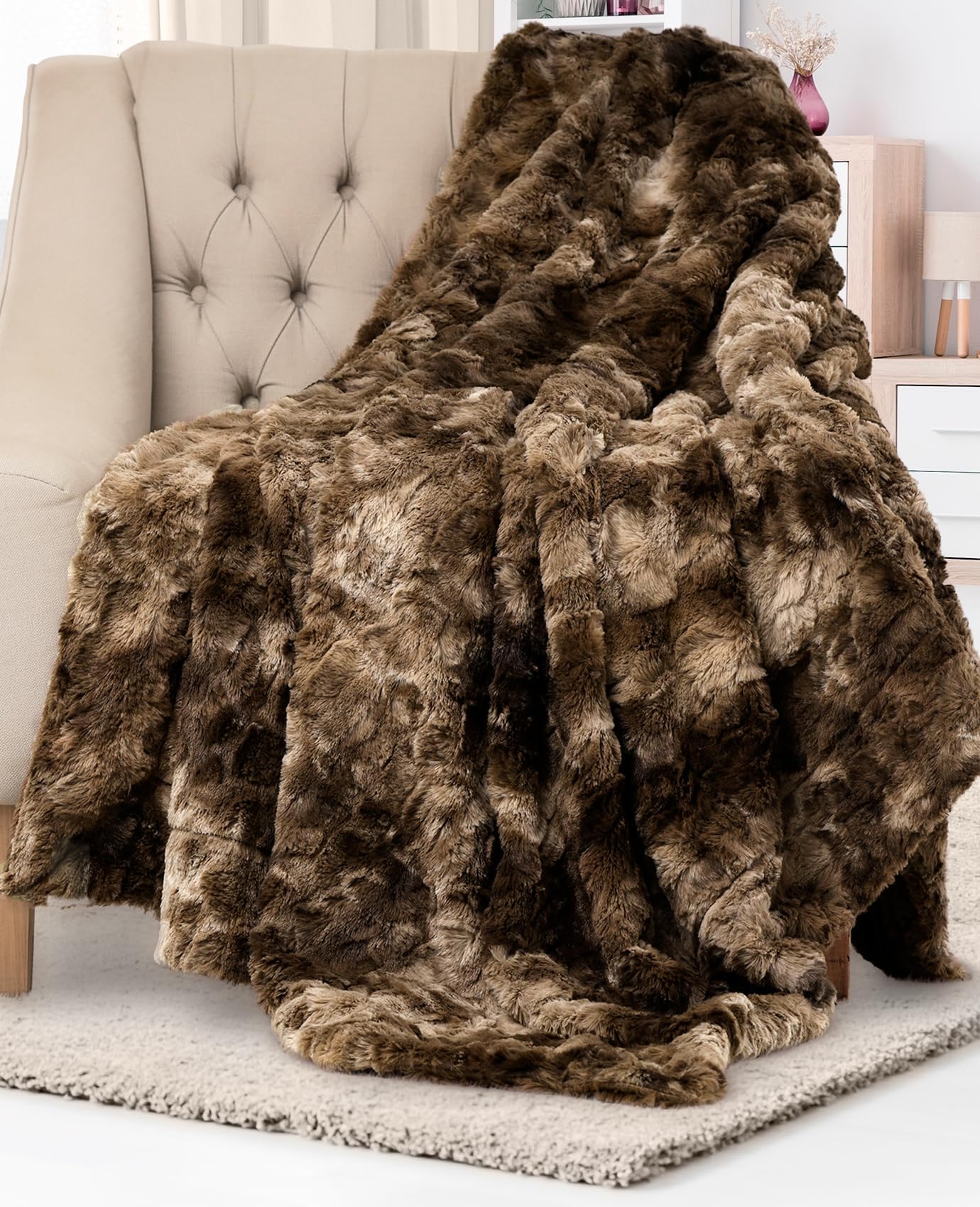 Everlasting Comfort Luxury Plush Blanket - Cozy, Soft, Fuzzy Faux Fur Throw Blanket for Couch - Ideal Comfy Minky Blanket for Adults for Cold Nights