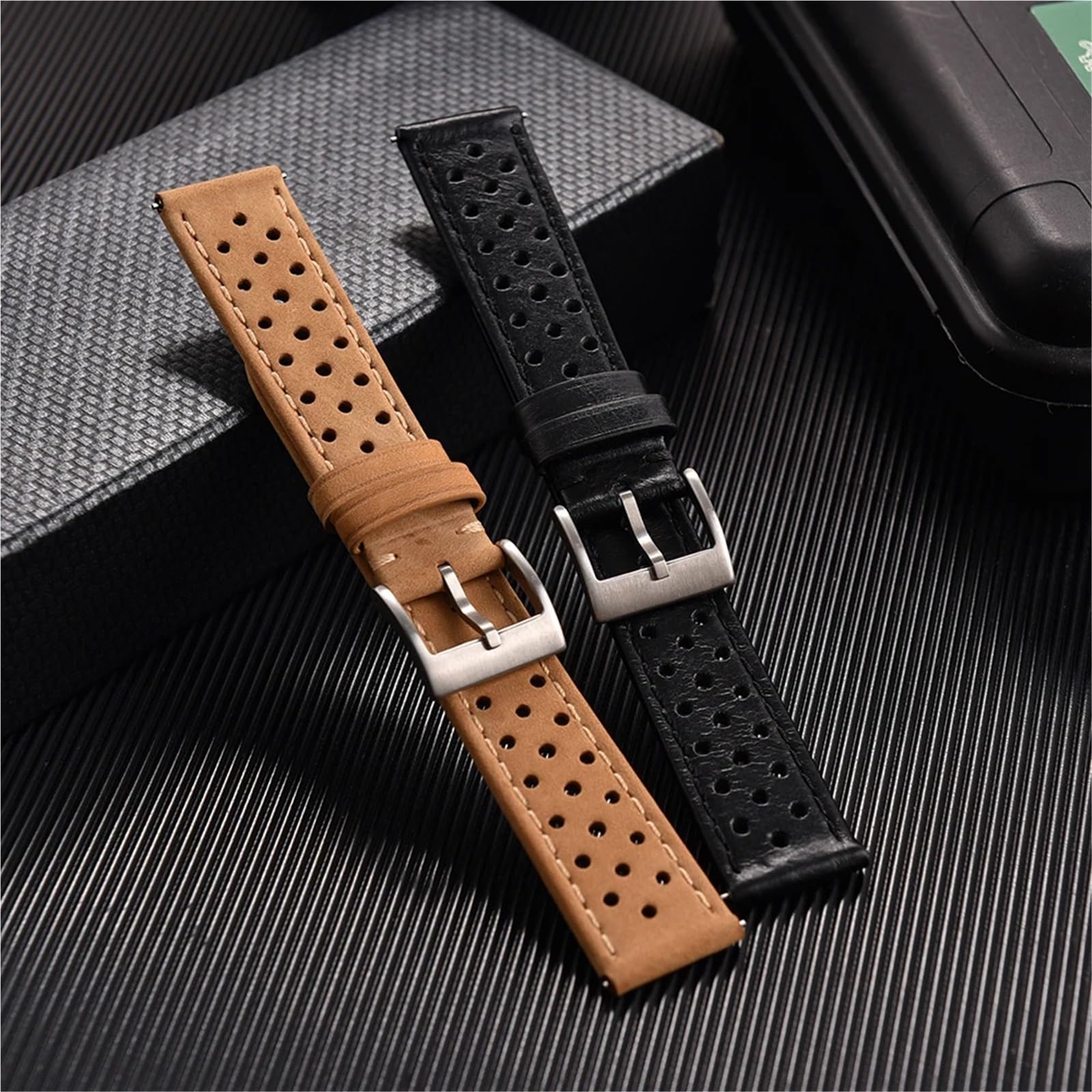 Generico Vintage-Uhrenarmband im Racing-Stil: perforiertes Leder, Schnellverschluss 18-22 mm