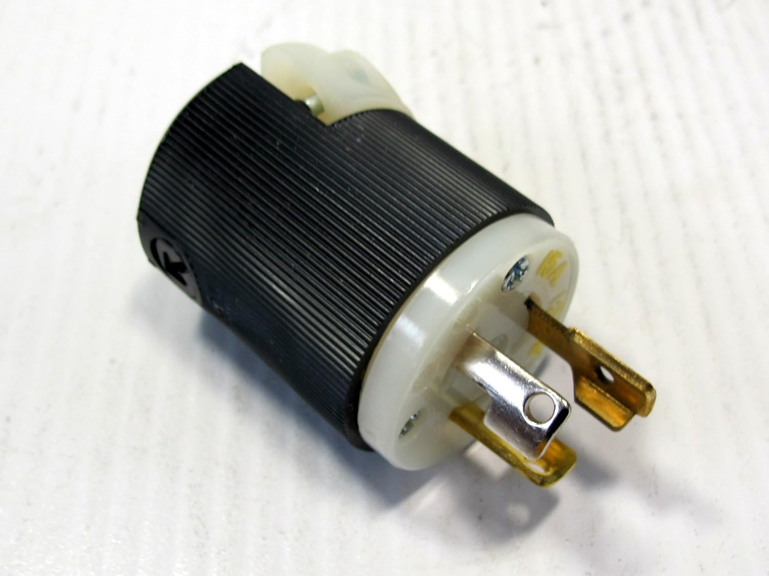 Hubbell HBL4720C Plug, Twistlock 15A 125V 2 Pole 3 Wire