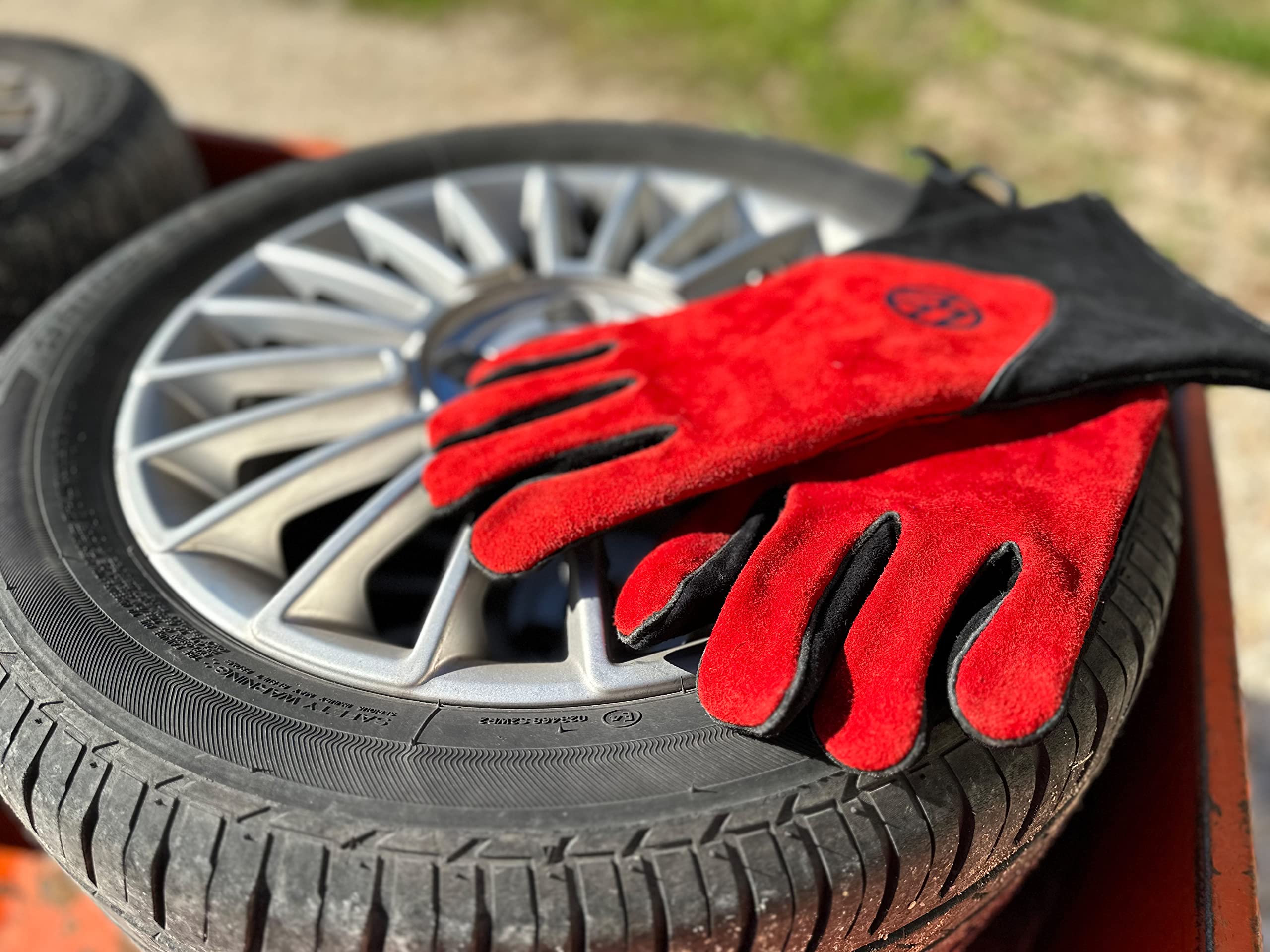 BRISA Kolekcja VW - Volkswagen rękawice do grilla, pieczenia, rękawice do grilla, odporne na wysokie temperatury, autobus T1 (czerwone i czarne)