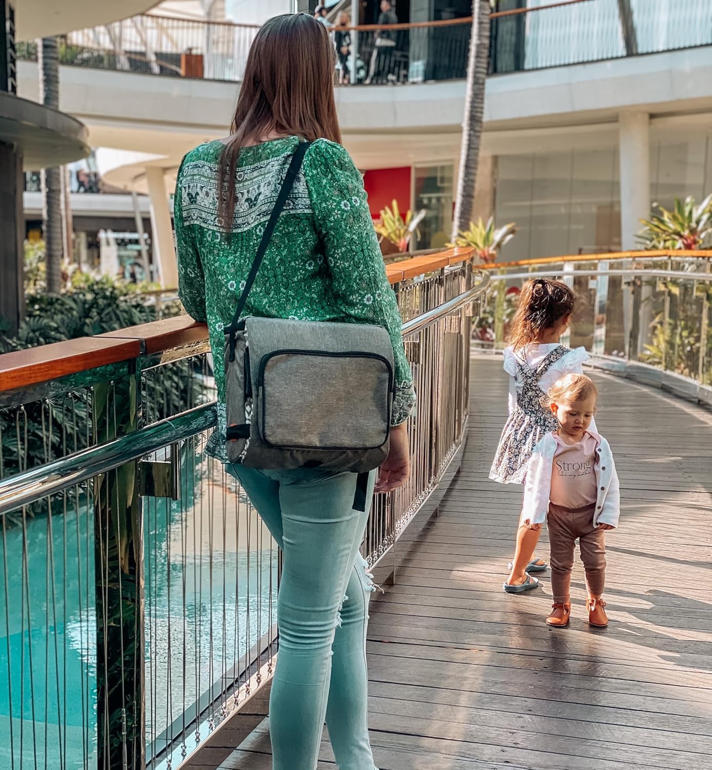Dreambaby G6040 On-The-Go Kinder-Sitzerhöhung, tragbare Sitzerhöhung für Hochstuhl mit praktischen Staufächern, passend für die meisten Esszimmerstühle, leicht, kompakt und reisefreundlich