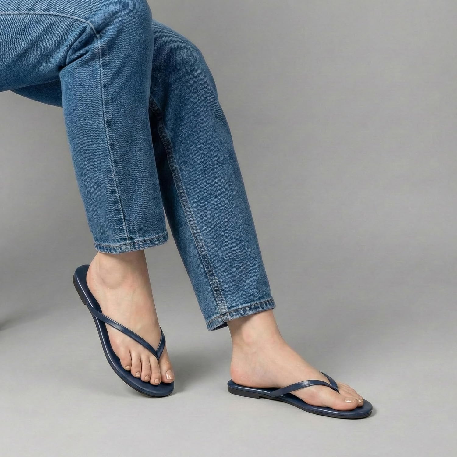 mazeskin Women's Memory Foam Comfortable Flat Thong Sandals Dressy Summer Beach Leather Slide Flip Flops