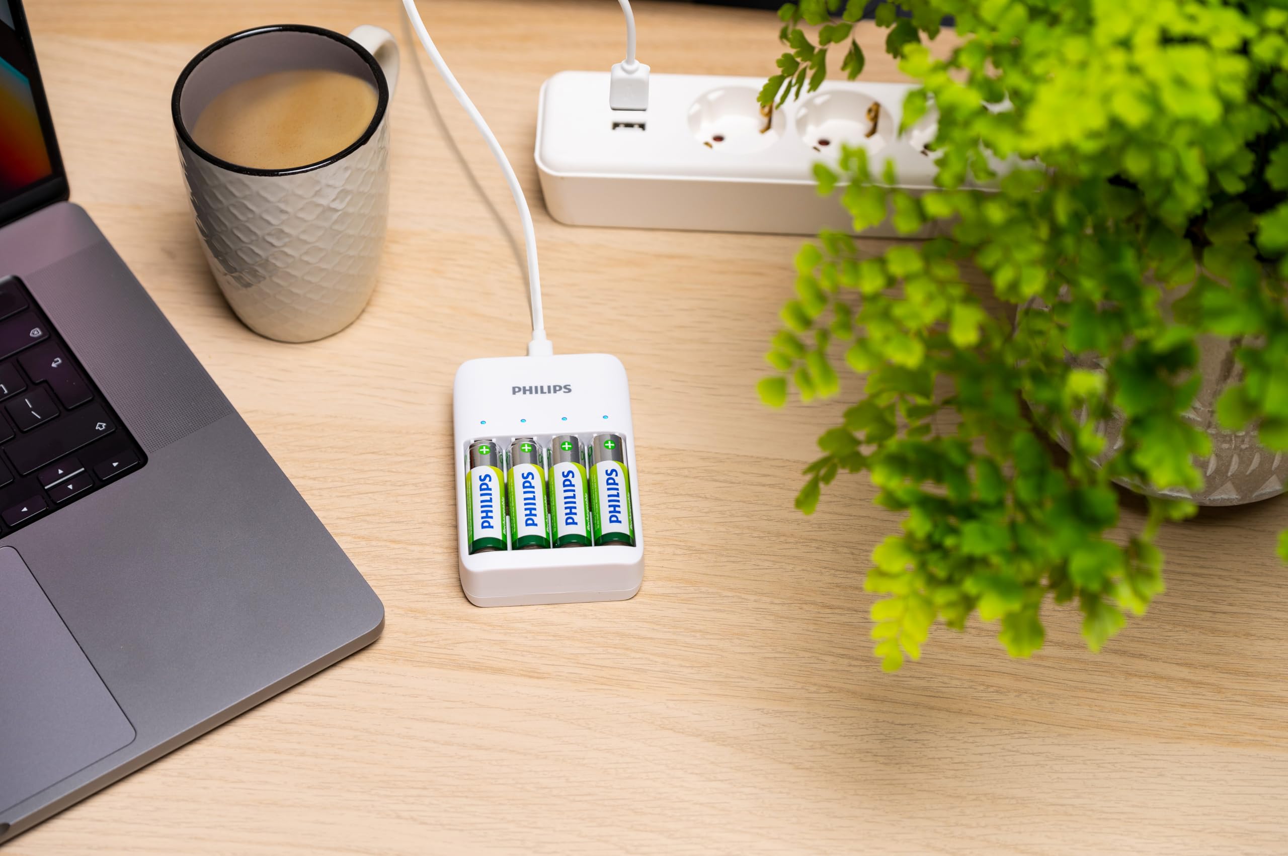 Philips Chargeur Piles Rechargeable - USB - Chargeur de Piles Universel - Piles AA et Piles AAA Inclus