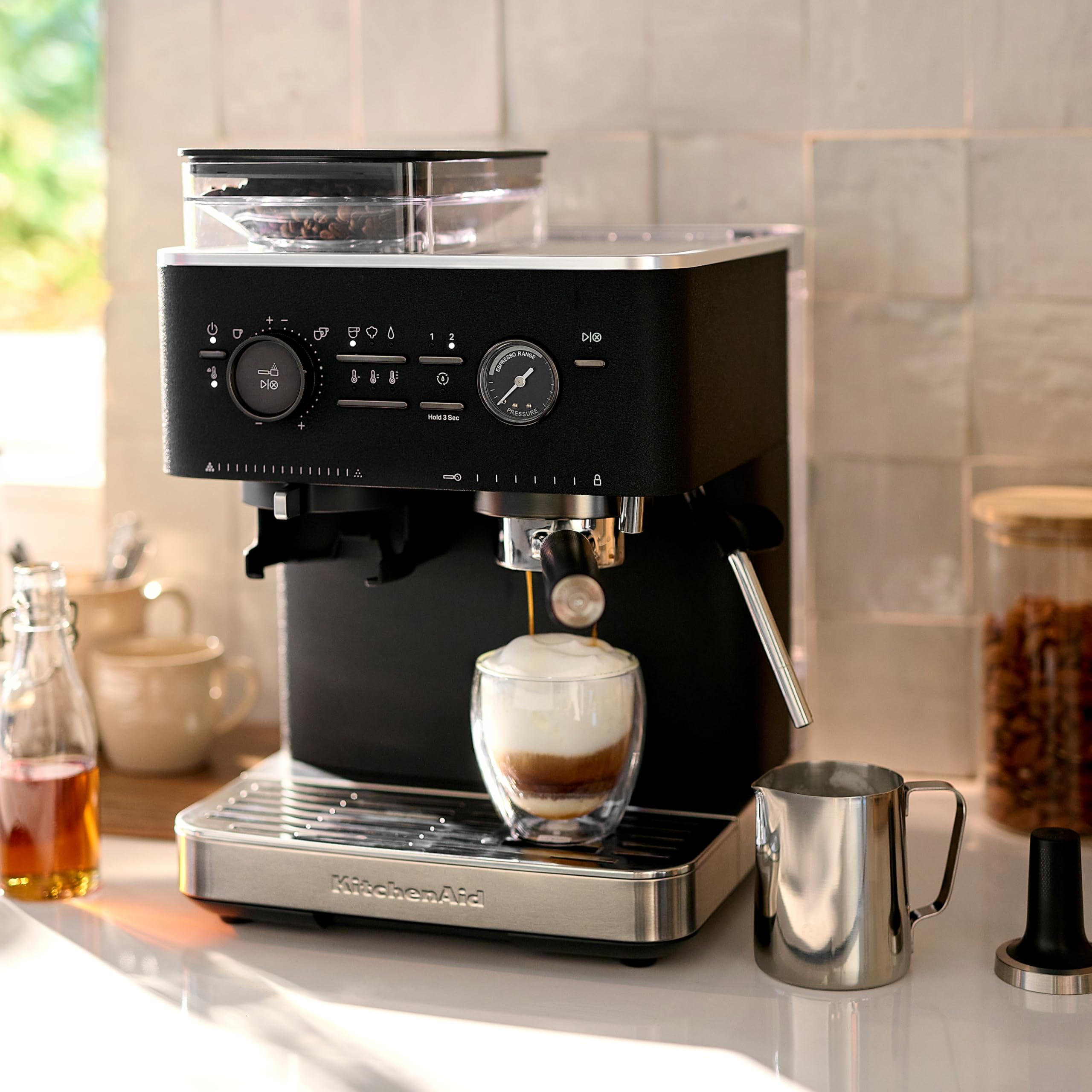 KitchenAid Machine a Café Grain - Machine à expresso semi-automatique - Machine Expresso et Cappuccino avec broyeur à café conique intégré - pot à lait 355 ml - Truffe noire