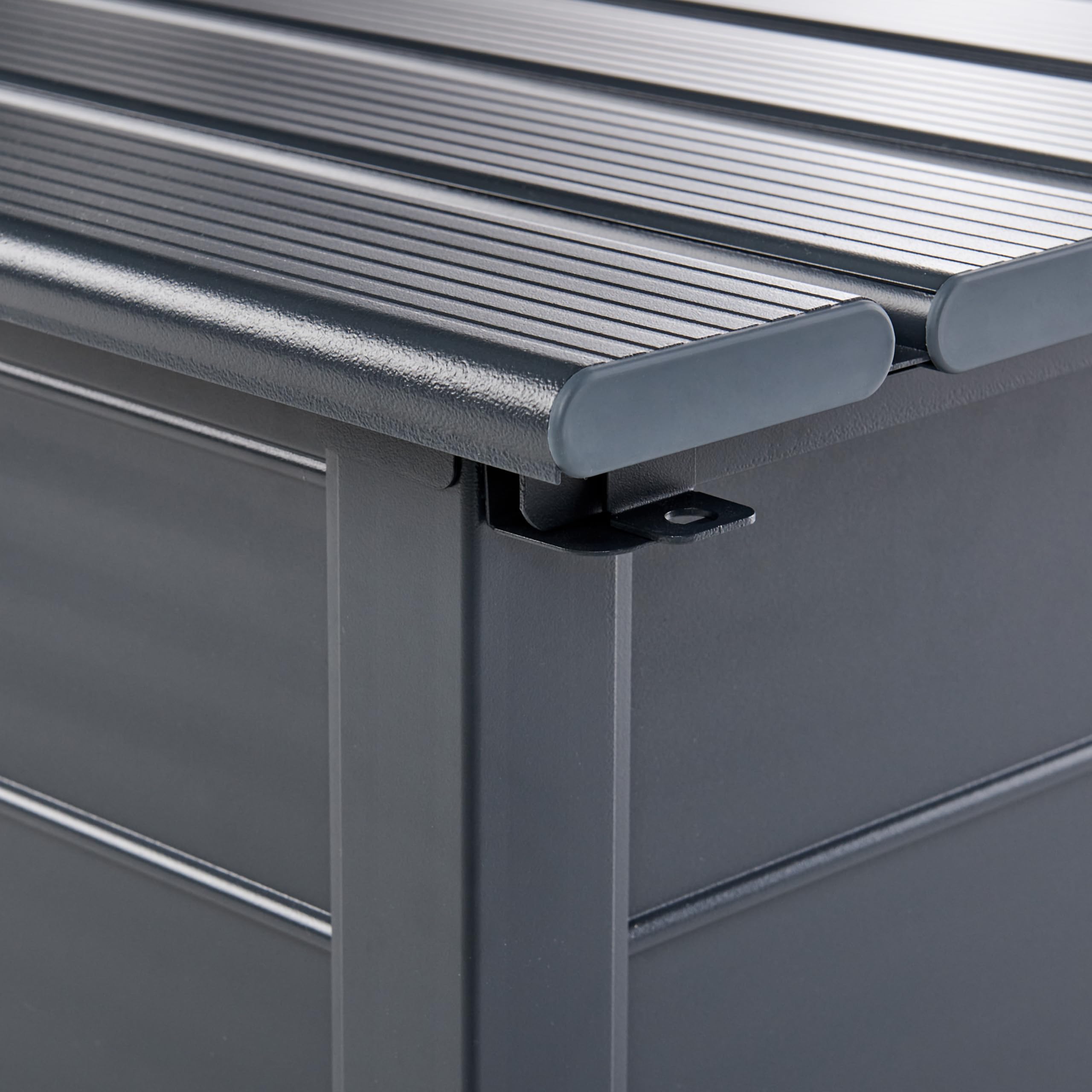 Beliani Coffre d'Extérieur de Rangement en Aluminium 123 x 60 cm Meuble de Jardin Gris Foncé Campalto