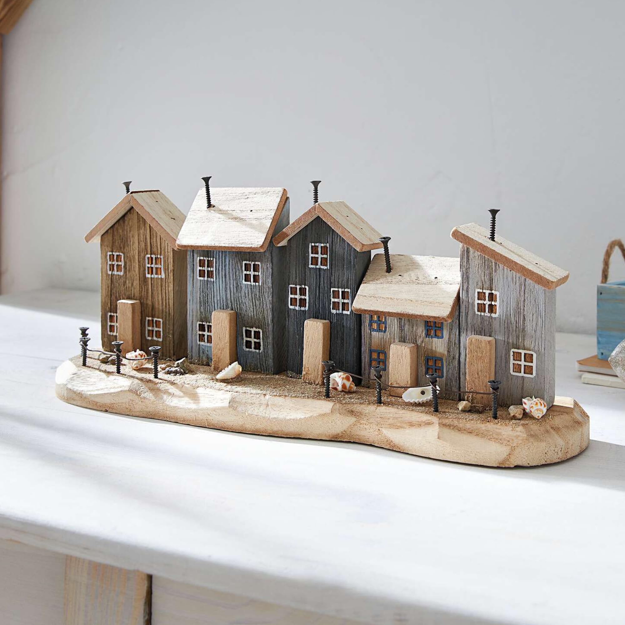 Dekohäuser Strandpromenade, Holz, Metallnägel, Muscheln Maße: ca. 39,5 x 15 x 10,5 cm
