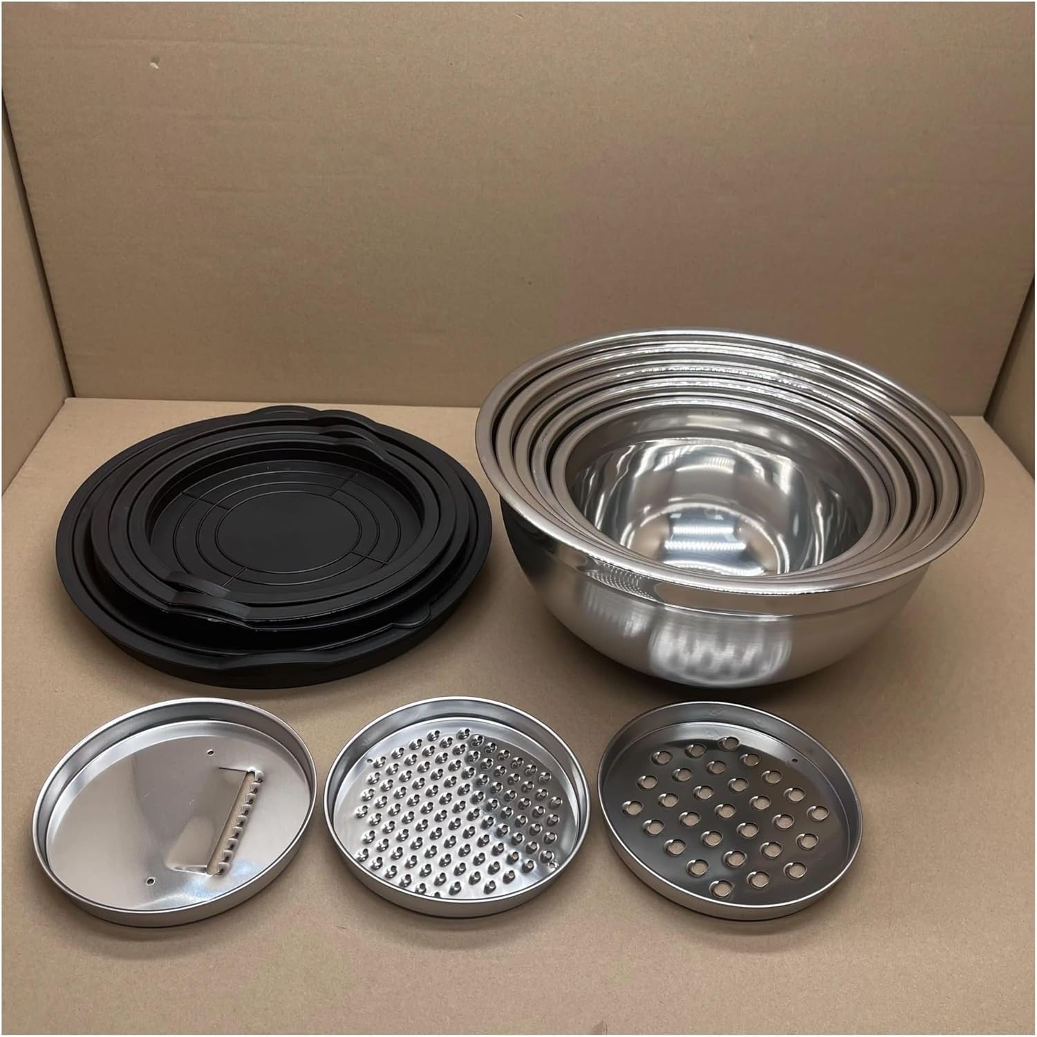 Mixing Bowls With Lids Set, 5 Pcs Stainless Steel With 3 Grater Attachments, Non-Slip Silicone Base