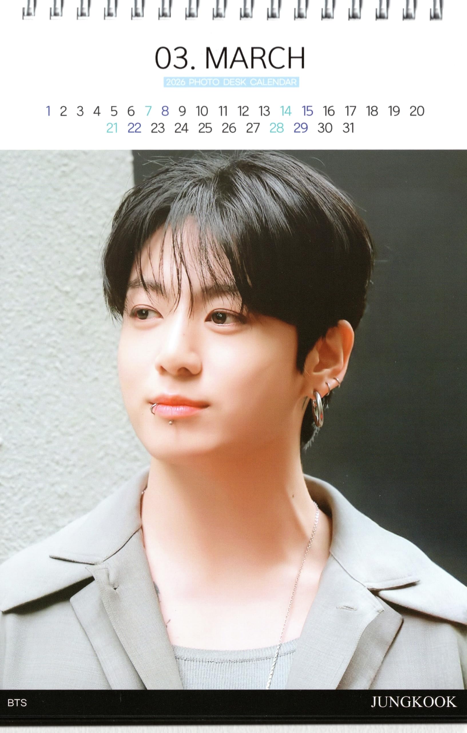Amazon.co.jp: Jungkook Goods Desktop Calendar (Photo Album