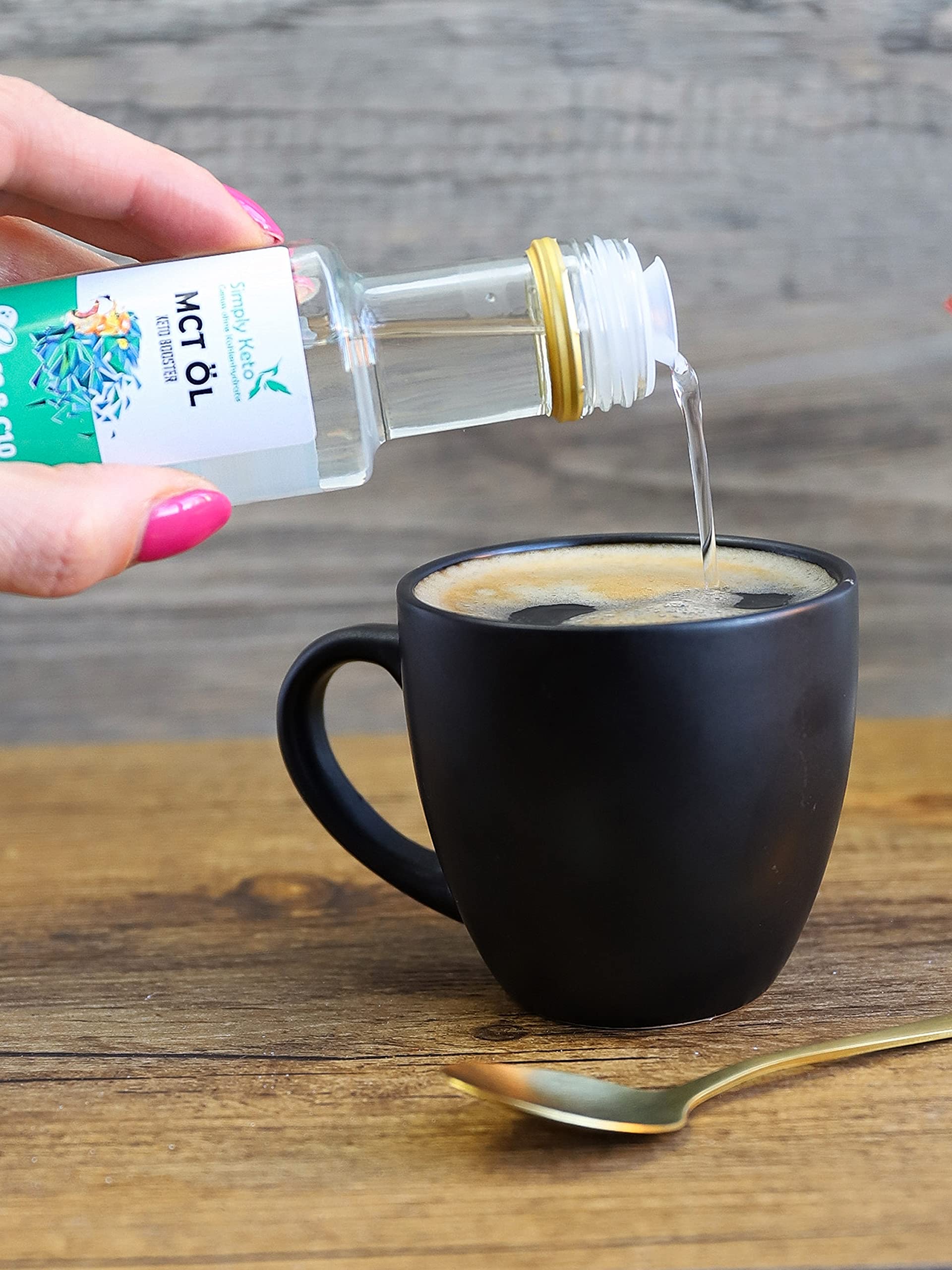 Simply Keto MCT Öl (3x500ml) - Keto Booster aus 100% Kokosöl - 70% Caprylsäure C8 und 30% Caprinsäure C10 - Vegan & Palmölfrei - Optimal für ketogene Ernährung & Bulletproof Coffee - 3x500ml