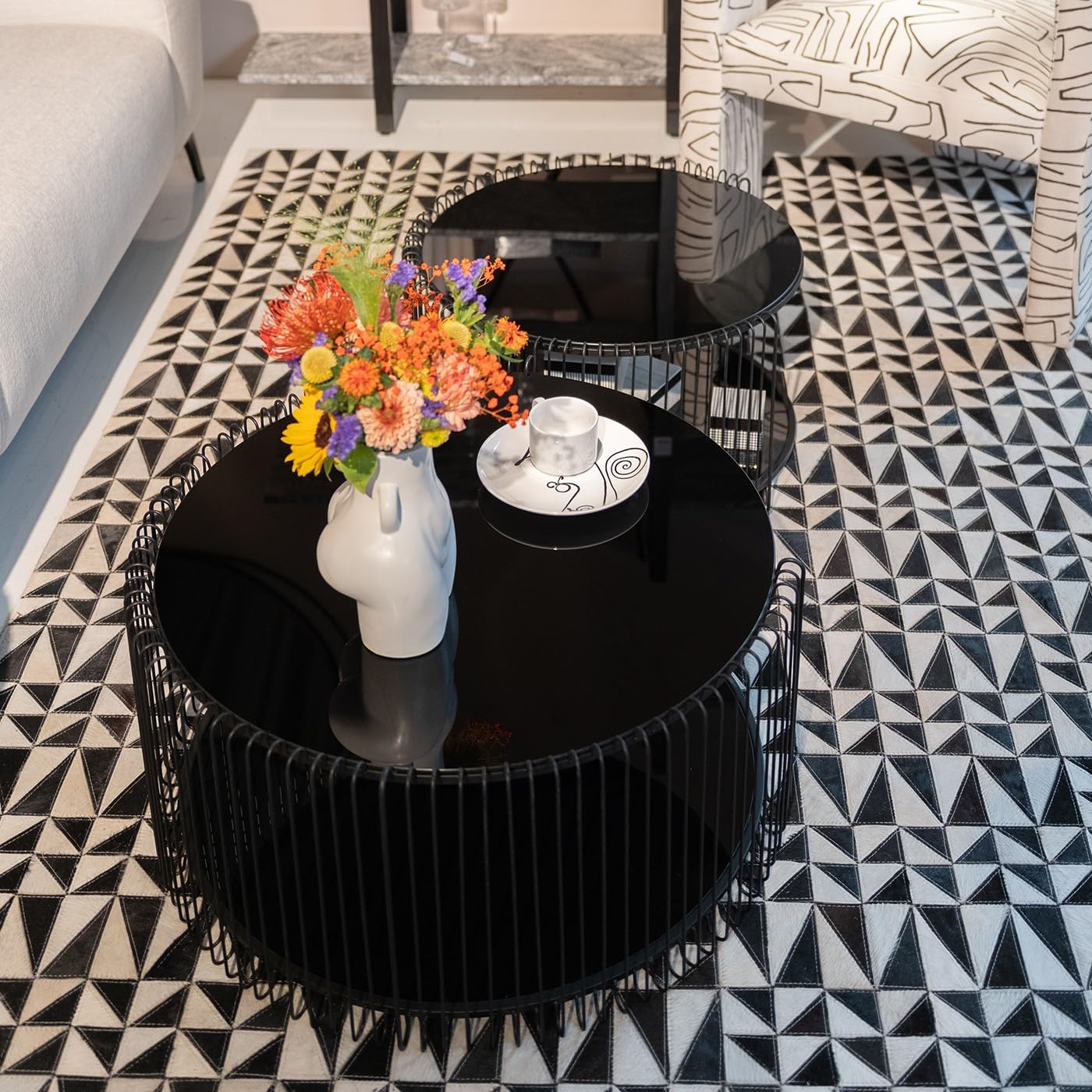 Kare Designerski stolik kawowy Wire Double zestaw 2 szt., czarny, średnica 63 cm, szkło hartowane, stół do salonu, stalowy stelaż, blat stołu ze szkła, do salonu, okrągły, 34 x 70 x 70 cm (wys. x