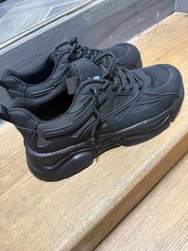 Lightweight Steel Toe Built for Long Days in Manufacturing