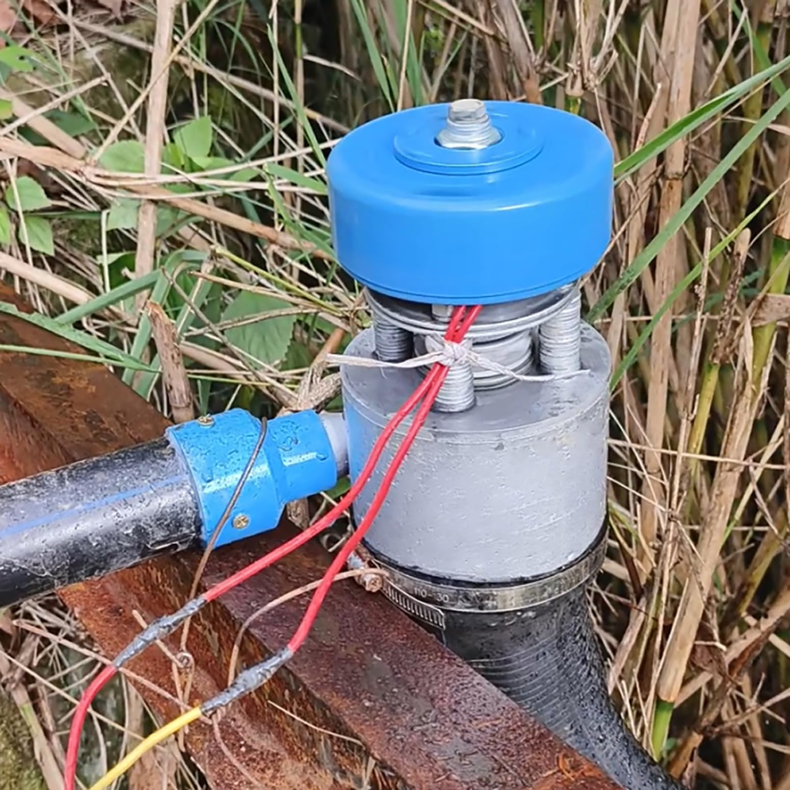 Groupe électrogène à Turbine à Eau 110V / 220V 500W Micro-Générateur Hydroélectrique avec Connecteurs Bleus, Générateur Hydraulique pour L'éclairage, Le Chargement Et Le Camping,500w