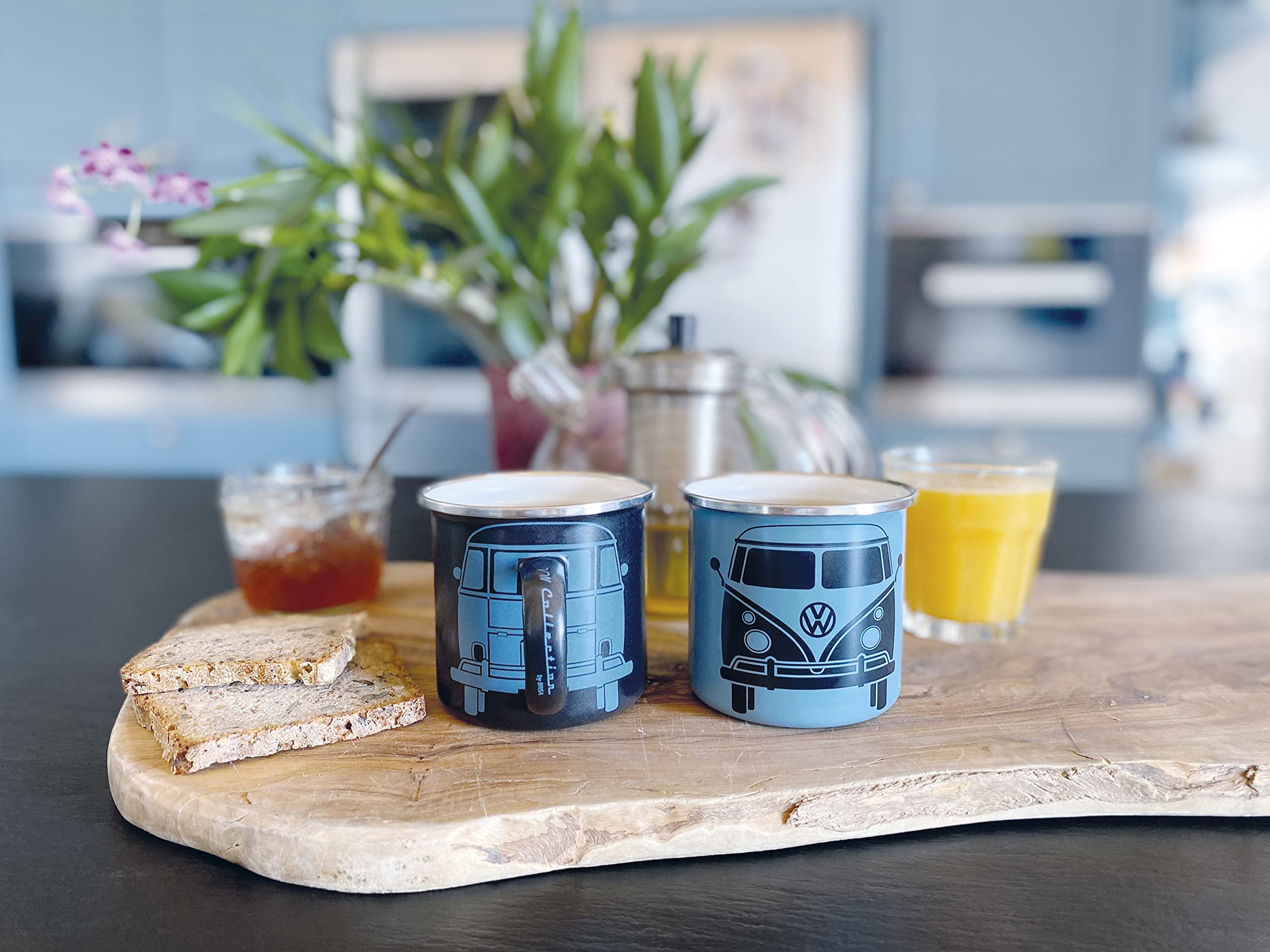 BRISA VW Collection - Volkswagen Set di 2 tazze in metallo smaltato da tè, caffè, latte, cappuccino, Campervan Bus T1 design 350 ml x2 (Nero & Azzurro Scuro)