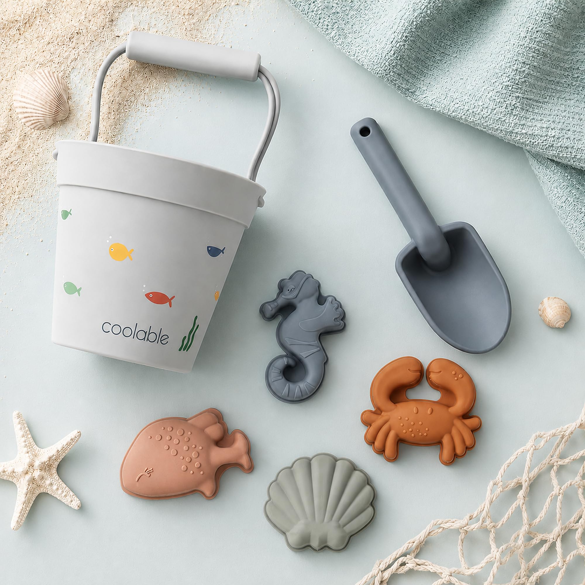 Set di 6 Giocattoli da Spiaggia in Silicone per Bambini - Secchiello Pieghevole, Paletta, 4 Formine e Borsa a Rete - Creature Marine