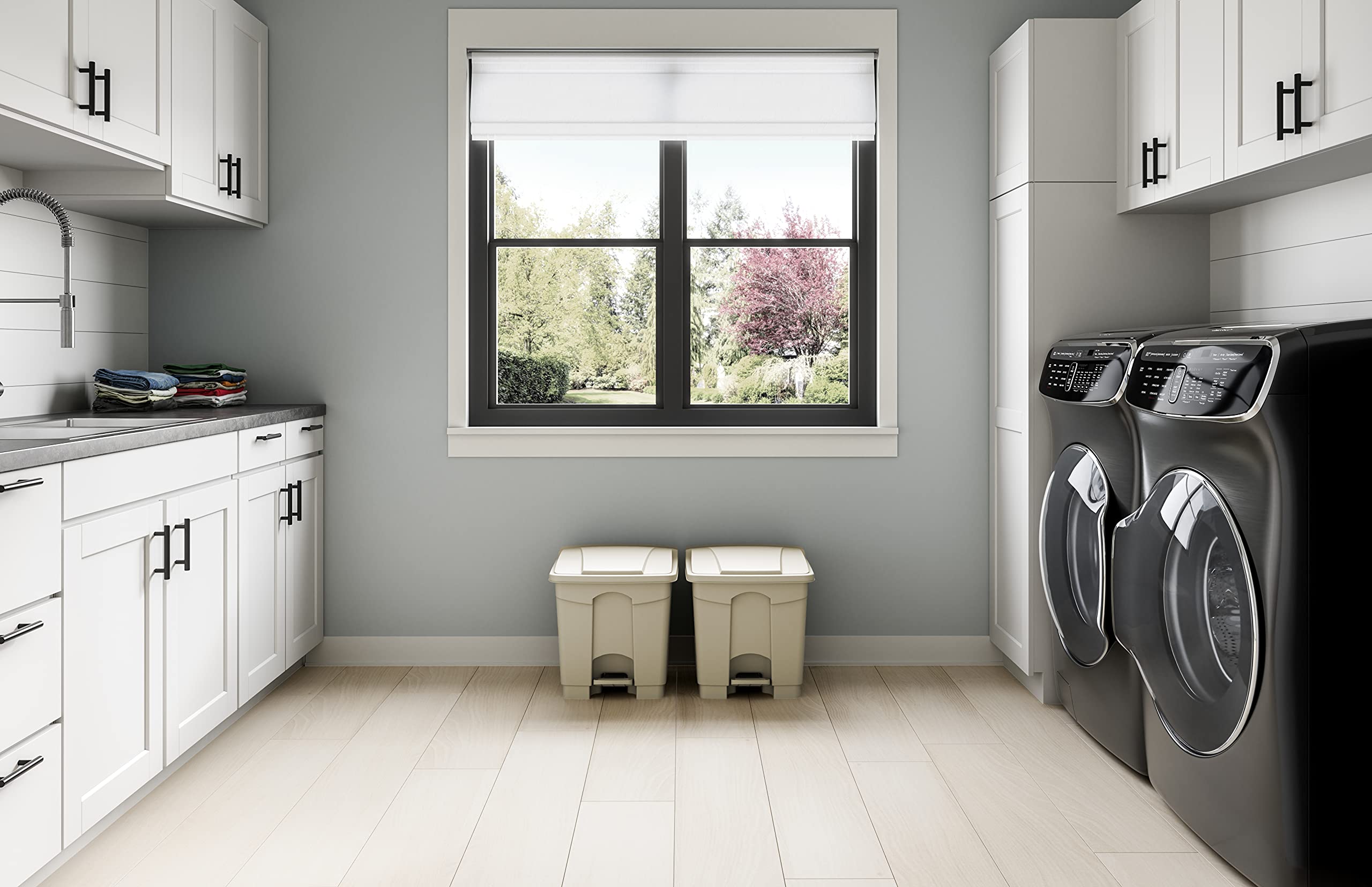 Rubbermaid Commercial Products Large Brute Trash Can/Garbage Container, 44-Gallon, Gray, Plastic Bin for Indoor/Outdoor/Garage/School/Festival