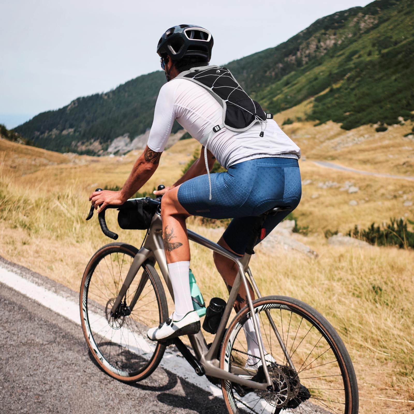 Laufweste mit 2L Trinkblase, Leicht Trinkrucksack für Fahrrad Herren Damen, Reflektierend Trinkweste Laufrucksack Wasserrucksack für Laufen Marathon Jogging Radfahren MTB