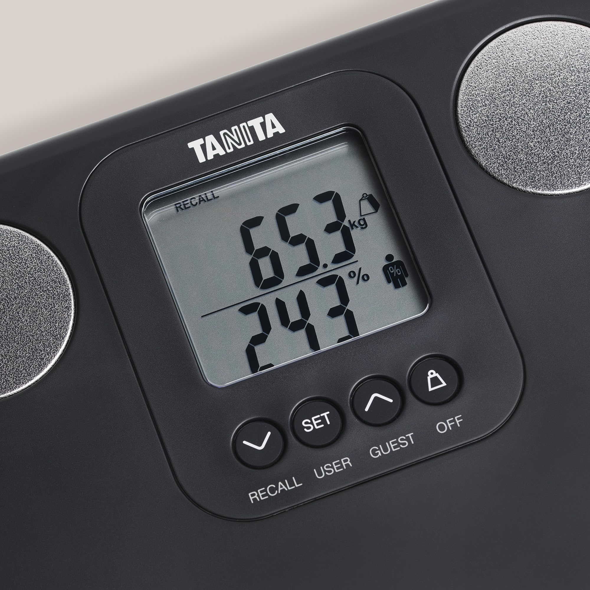 TANITA BC-730 Monitor de composición corporal ligero y compacto con funda de viaje, escaneo interno, pantalla fácil de leer, 9 medidas – negro