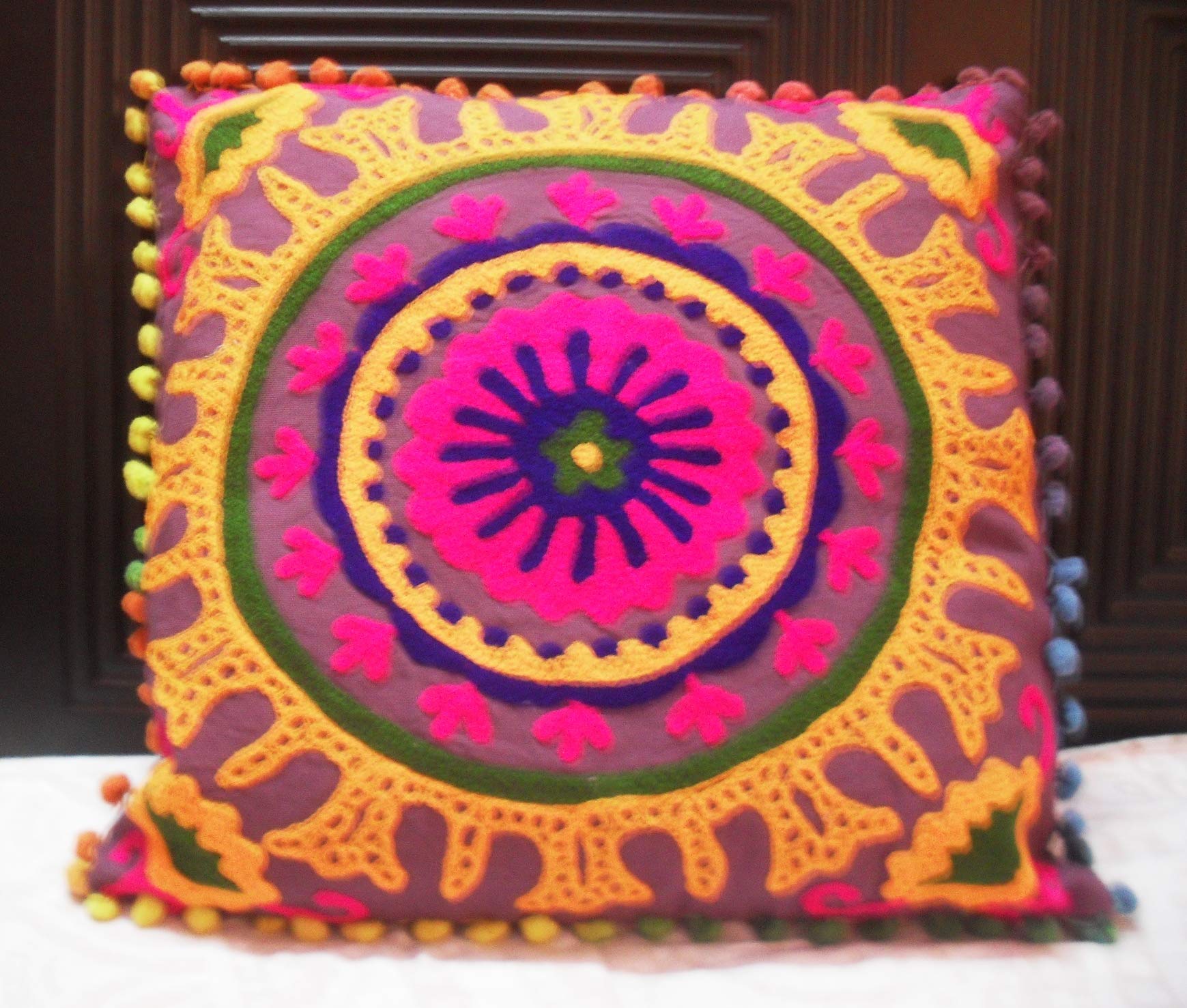 Housse de coussin Suzani brodé main bohème pour canapé et banc chic