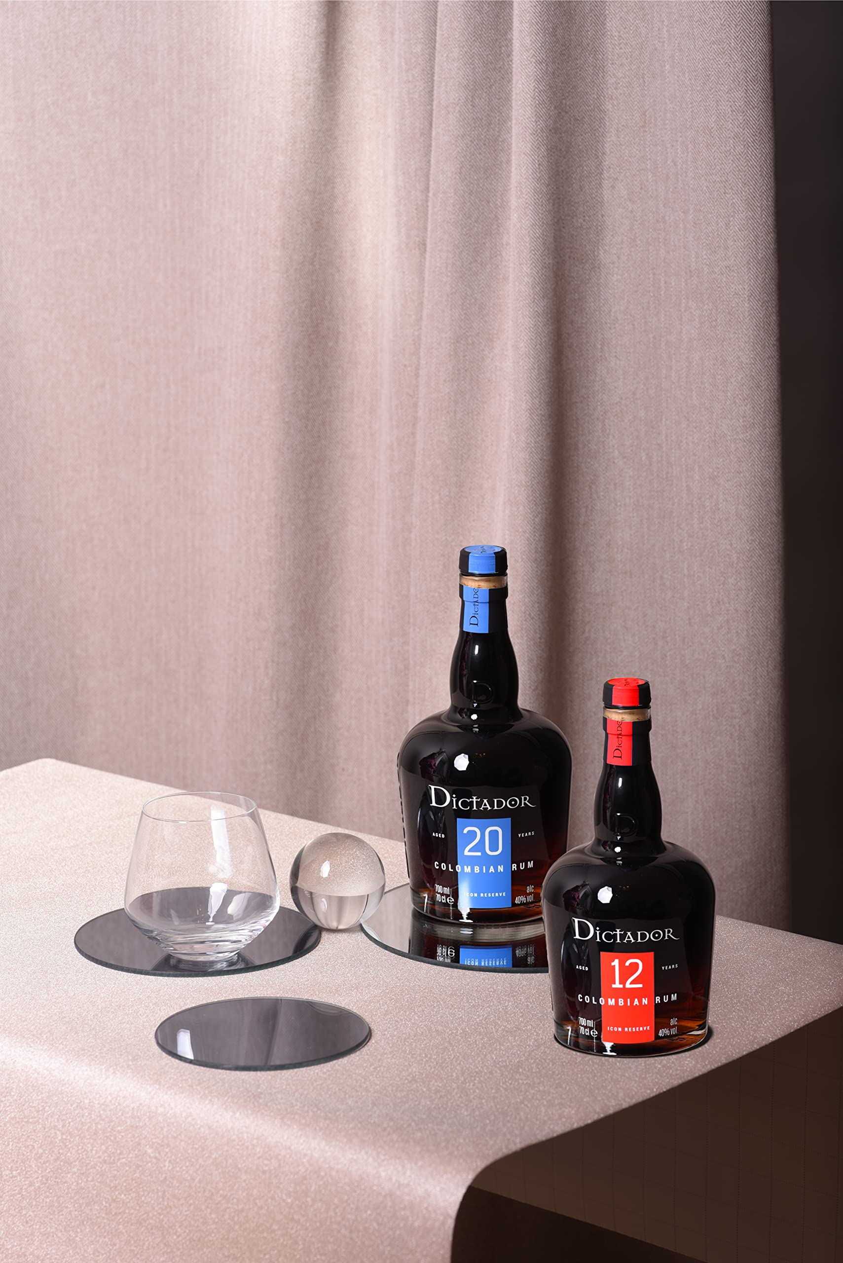 DICTADOR - 12 ans Coffret 2 verres - Rhum - Origine : Colombie - 40% Alcool - Notes de vanille & épices - A déguster pur - 70cl