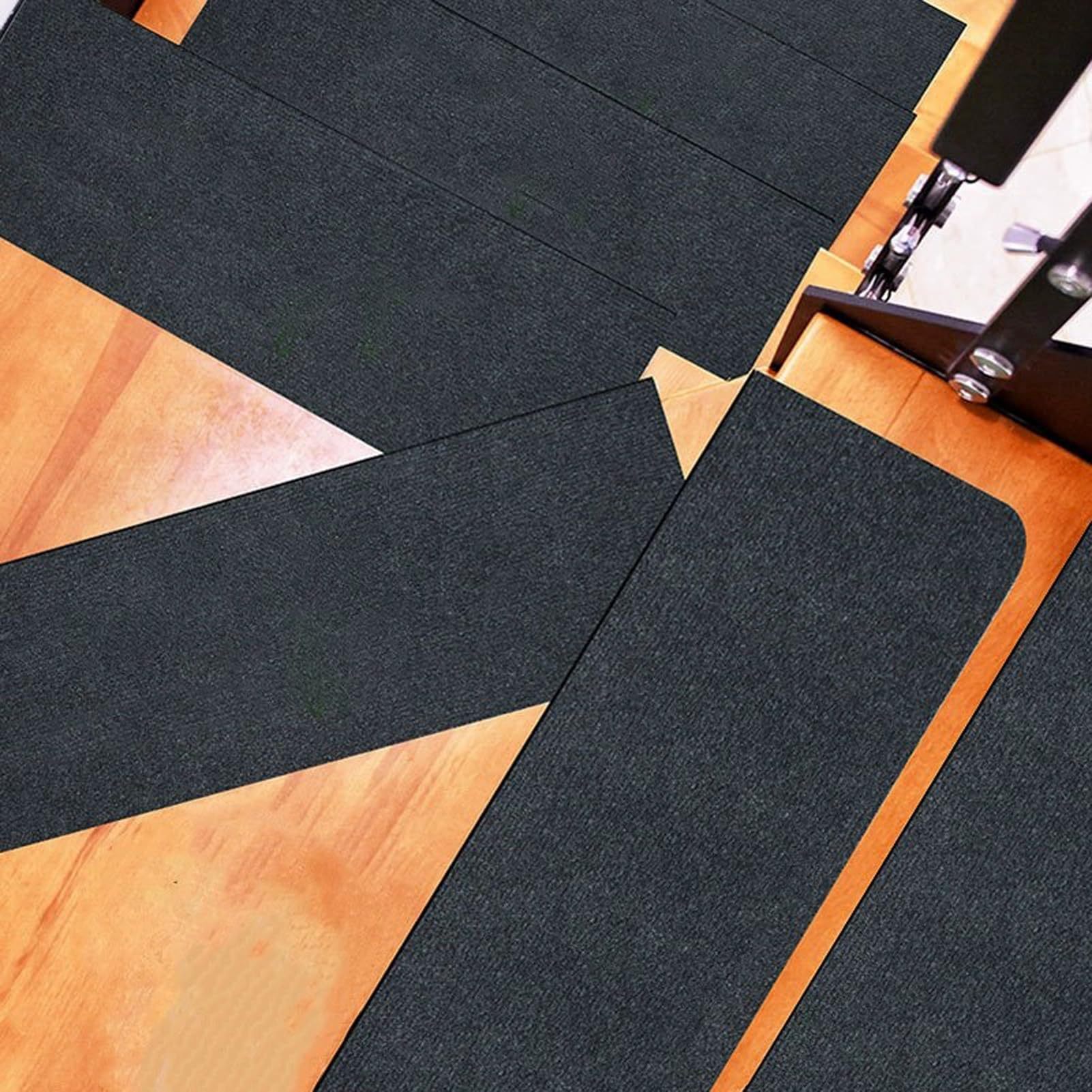 Tappetino Autoadesivo per Scale - 7 pezzi Long Tappetini Luminosi Antiscivolo Per Scale Tappetino per Scale Protezione Interne In Gradini Legno per Bambini Anziani e Animali