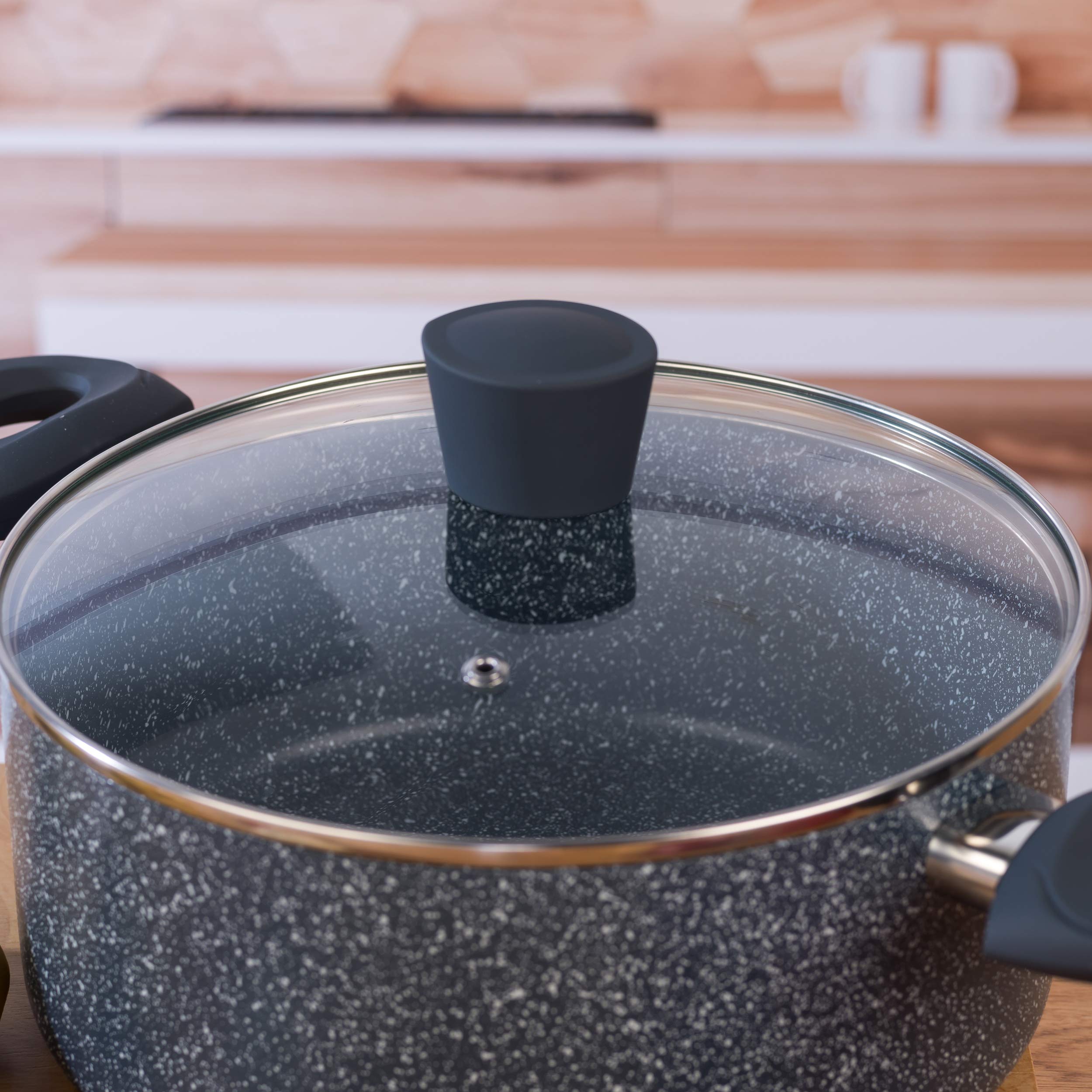 Garnek z tłoczonego aluminium z nieprzywierającą powłoką Russell Hobbs RH00849EU z niebieskim marmurkowym wykończeniem, 24 cm