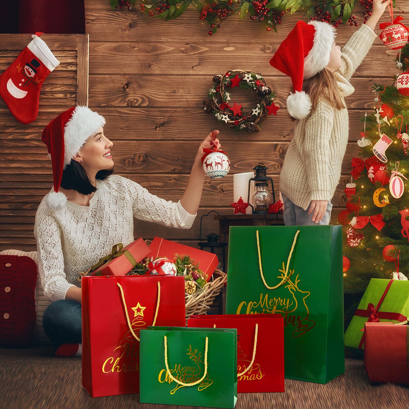 Zhanmai 12 bolsas de regalo de Navidad a granel con diseño de árbol de Navidad, alce, con asas, bolsas de golosinas rojas y verdes, bolsas de regalo de Navidad para invierno, cumpleaños, boda, baby