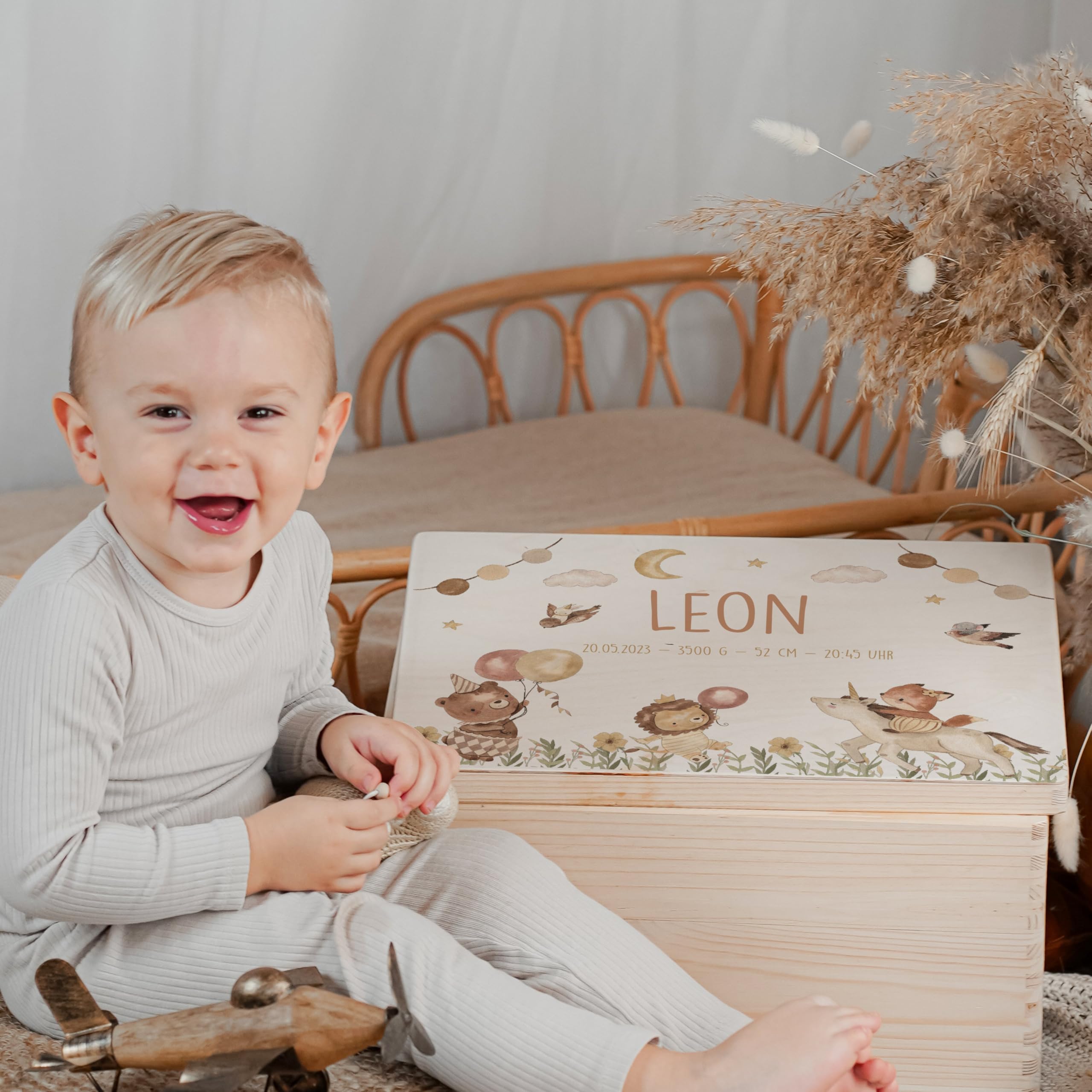KIDSMOOD - Erinnerungsbox Baby, personalisierte Holzkiste mit Deckel, Ideal zur Aufbewahrung von Erinnerungen und als Geschenk zur Geburt, Taufe oder als Geburtstagsgeschenk für Mädchen und Jungen