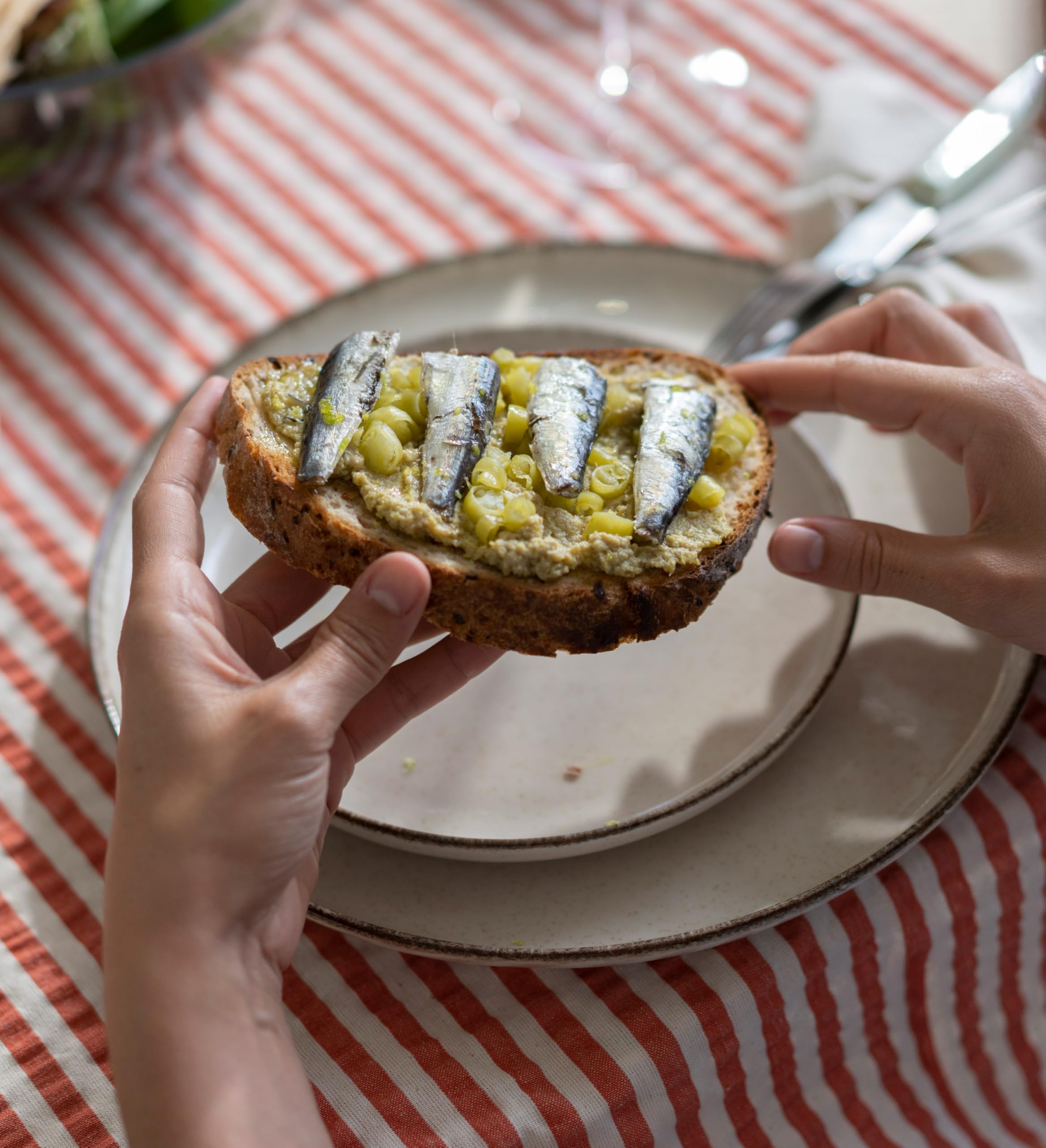 Baby Sardines in Olive Oil - 16/20 units, 1 tin x 4.1 oz
