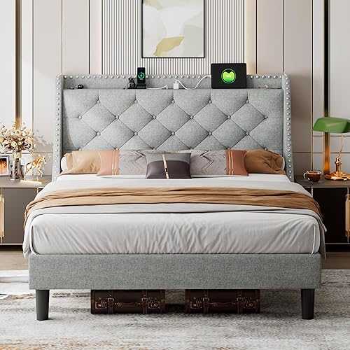 iPormis Base de cama Queen con estación de carga, cama de plataforma tapizada con estante de almacenamiento de 4 pulgadas y respaldo con ala,