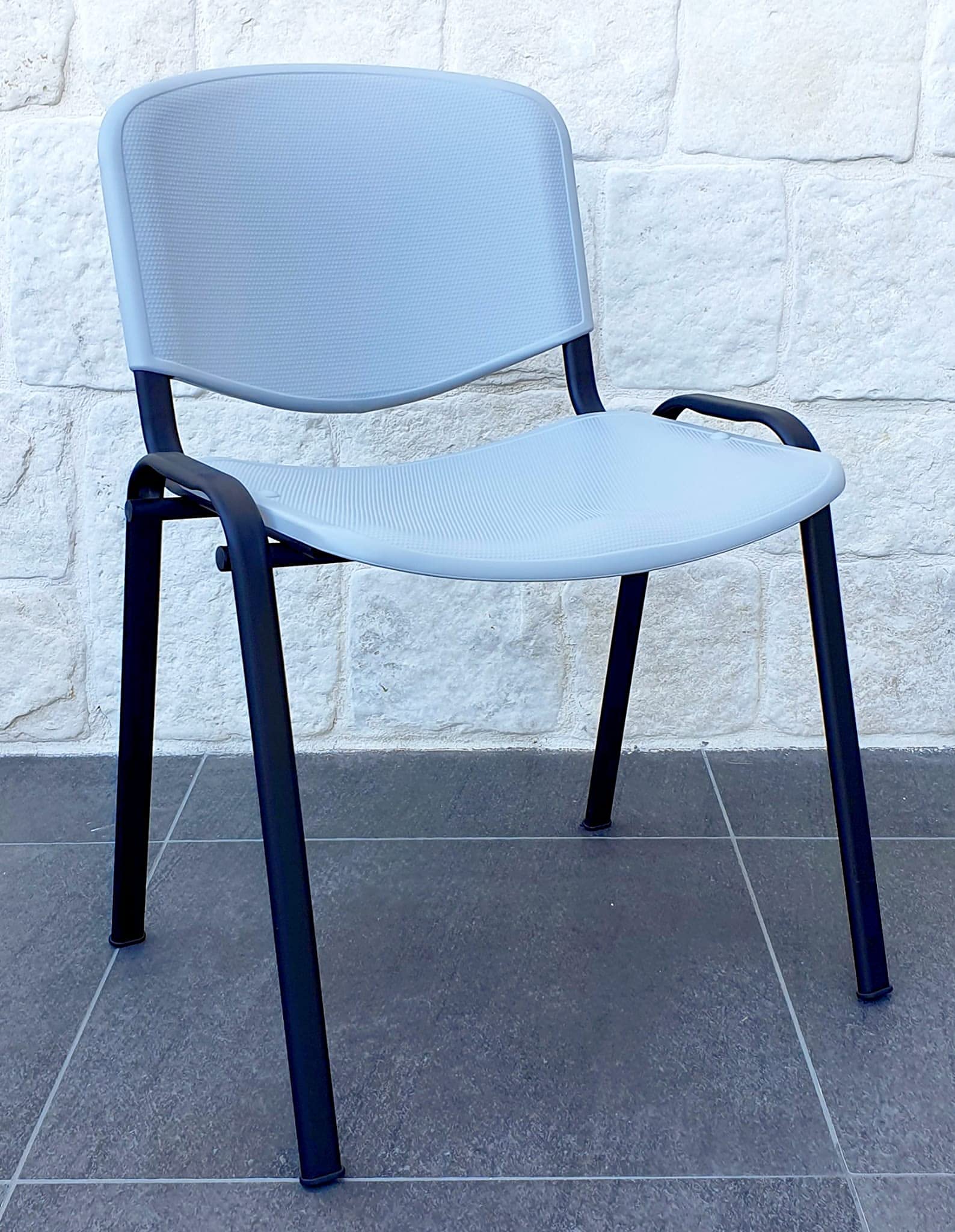 idealsedie Galizia Prime sedia fissa 4 gambe con telaio in acciaio VERNICIATO NERO, sedile e schienale in plastica resistente in vari colori (grigio)