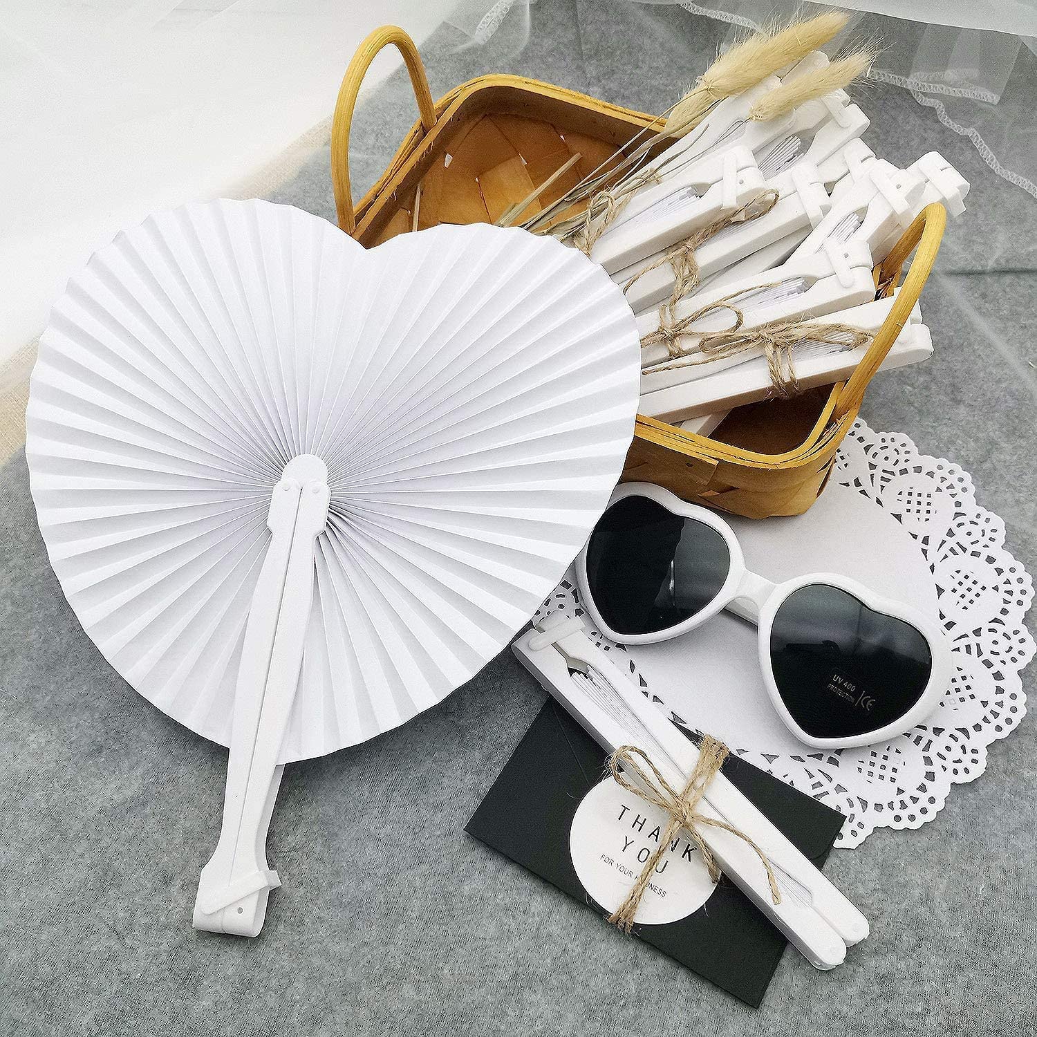 iZoeL Hand Fan Folding 60 Pezzi Ventagli Pieghevoli Bianchi Ventaglio Pieghevole Forma Cuore Ventaglio Matrimonio Maniglia Plastica per Regali Gli Invitati Bomboniera Ospiti Baby Shower Ventagli