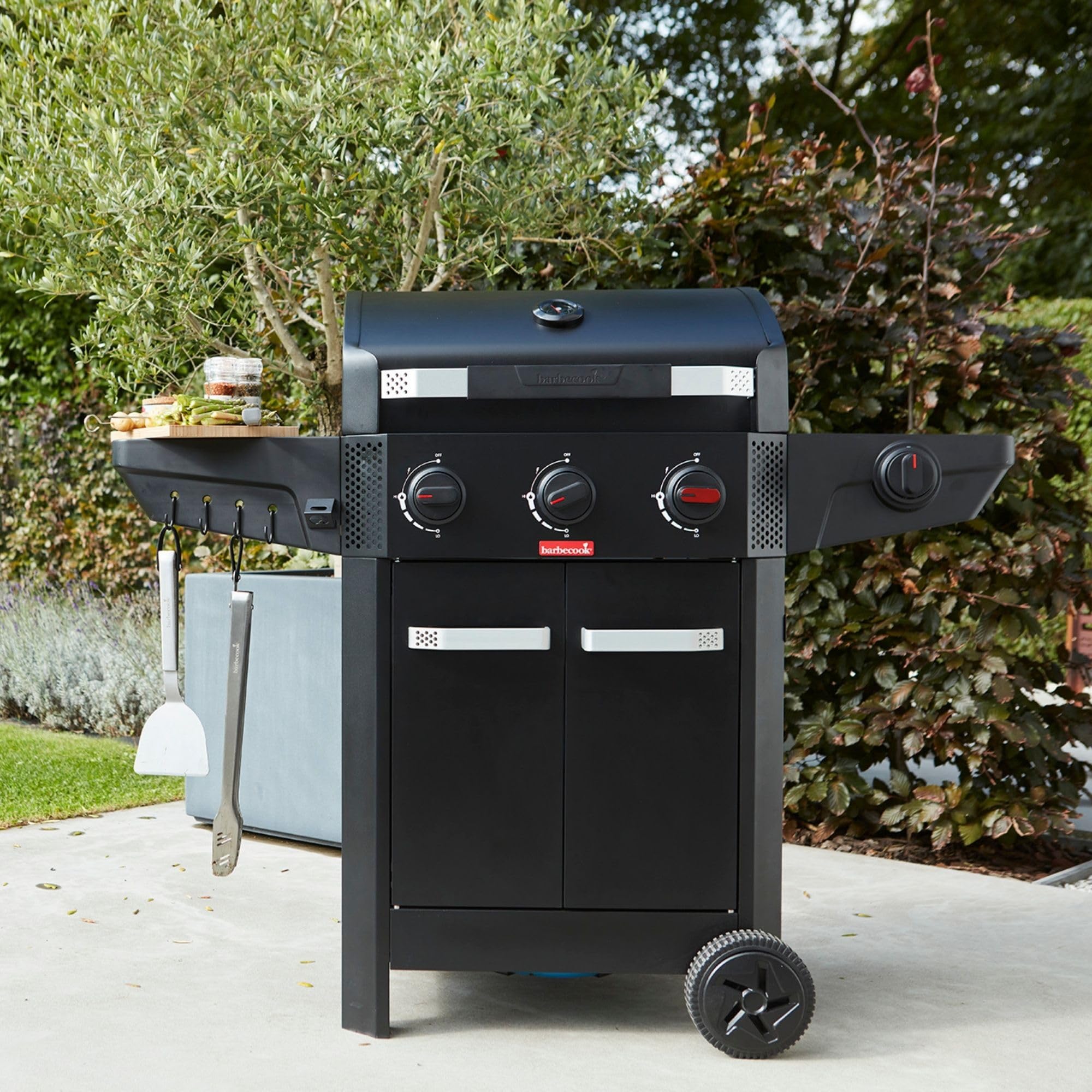 Barbecook grill gazowy Luca 312 z szafką i palnikiem bocznym czarny 133,4 x 60,3 x 112,3 cm