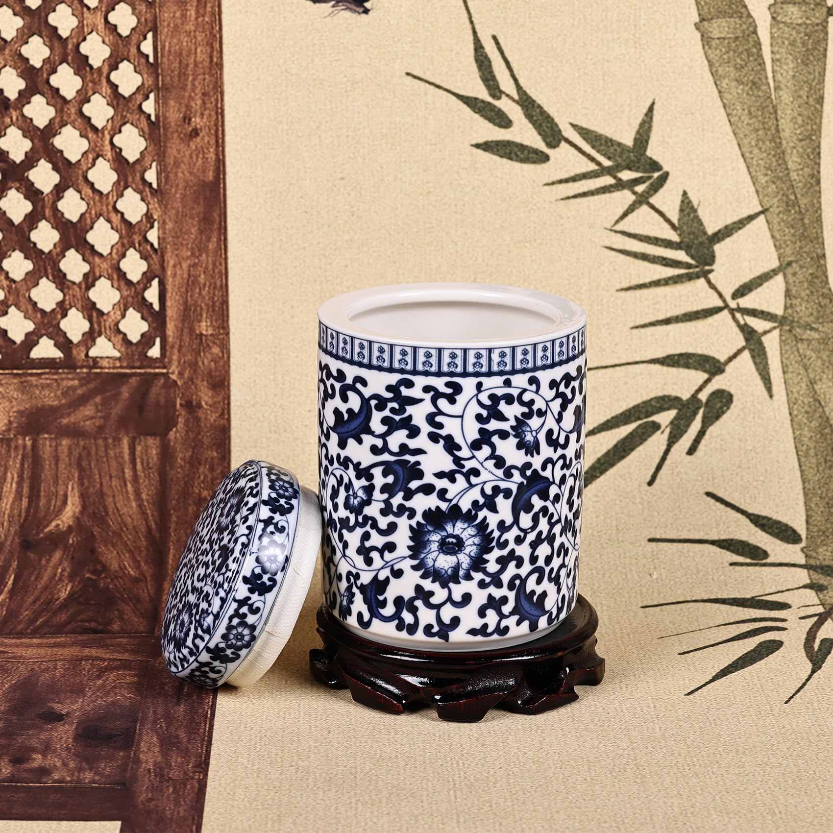 Jarrón de cerámica con tapa de porcelana azul y blanca chino, estilo Ming de China, diseño tradicional