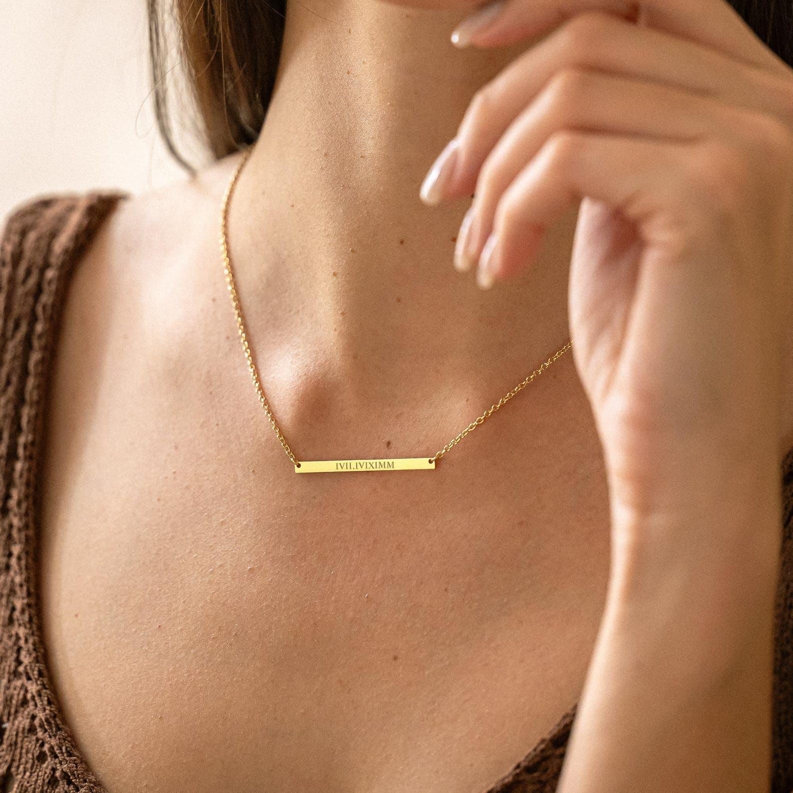 Inciso nome barra collana, su misura oro barra collana per coppia, coordinata Festa della Mamma San Valentino per lei