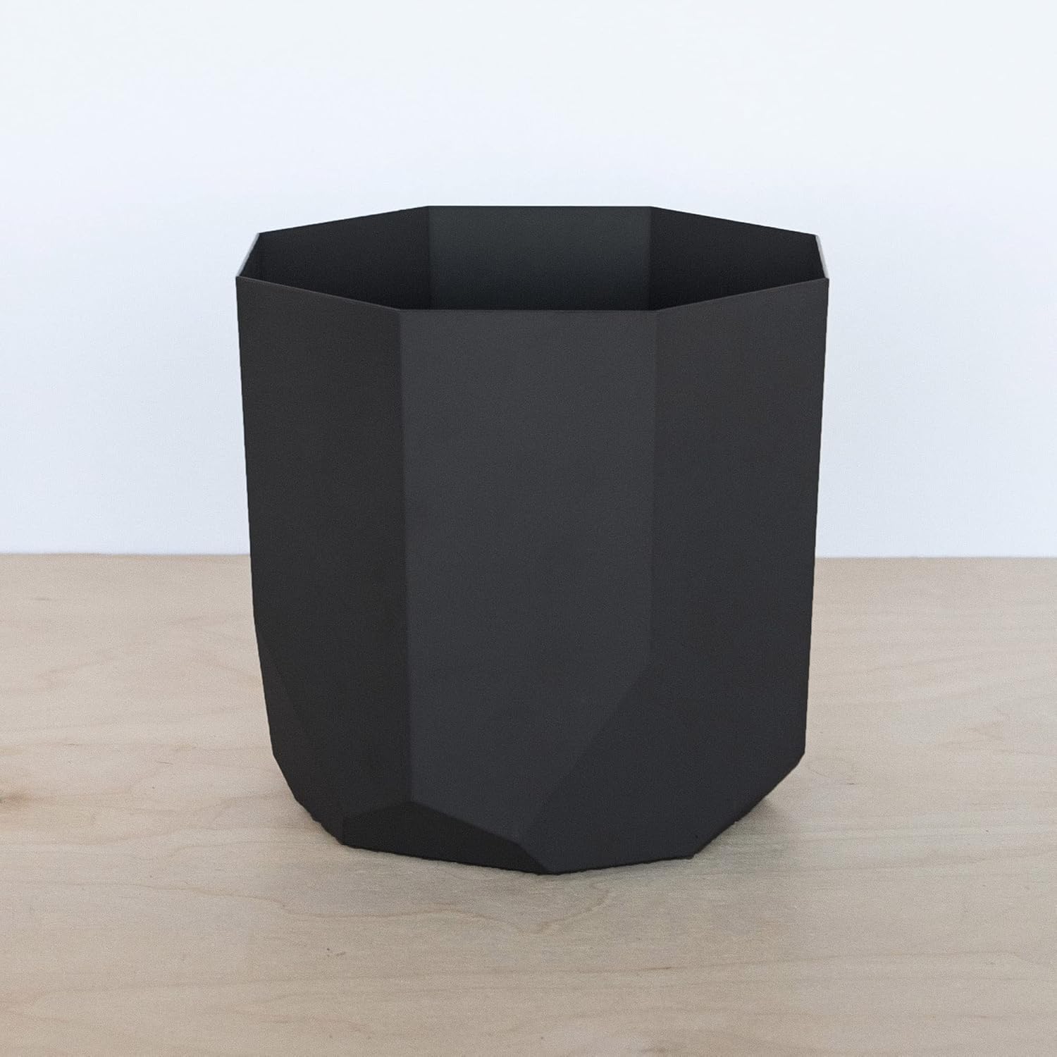 Tuxton Black Geometric Resin Planter for Indoor and Outdoor Use
