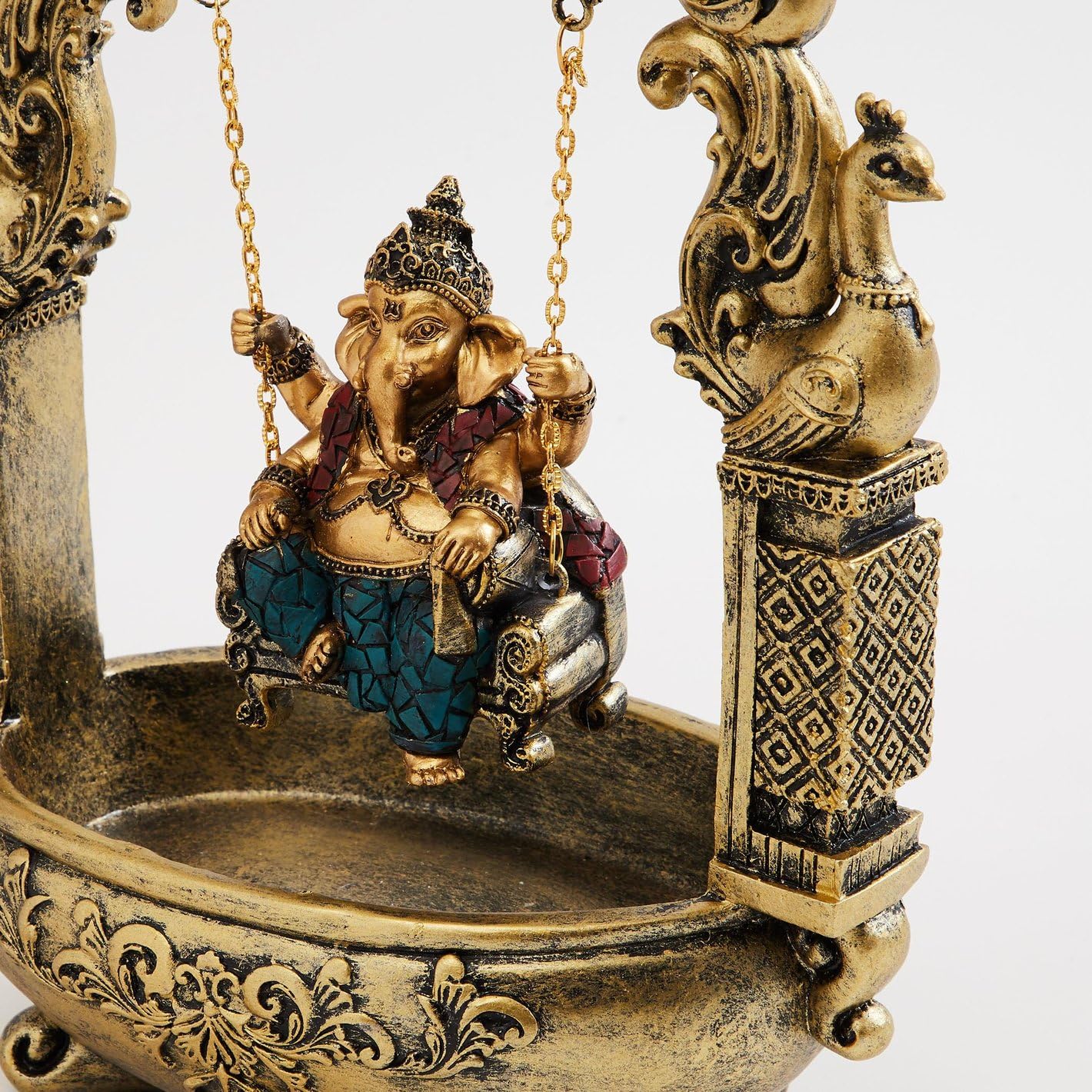 Karigaari Seigneur indien Ganesha Murti On Jhula, pièce maîtresse religieuse décorative pour décoration d'intérieur, chambre Pooja, temple et cadeau de pendaison de crémaillère