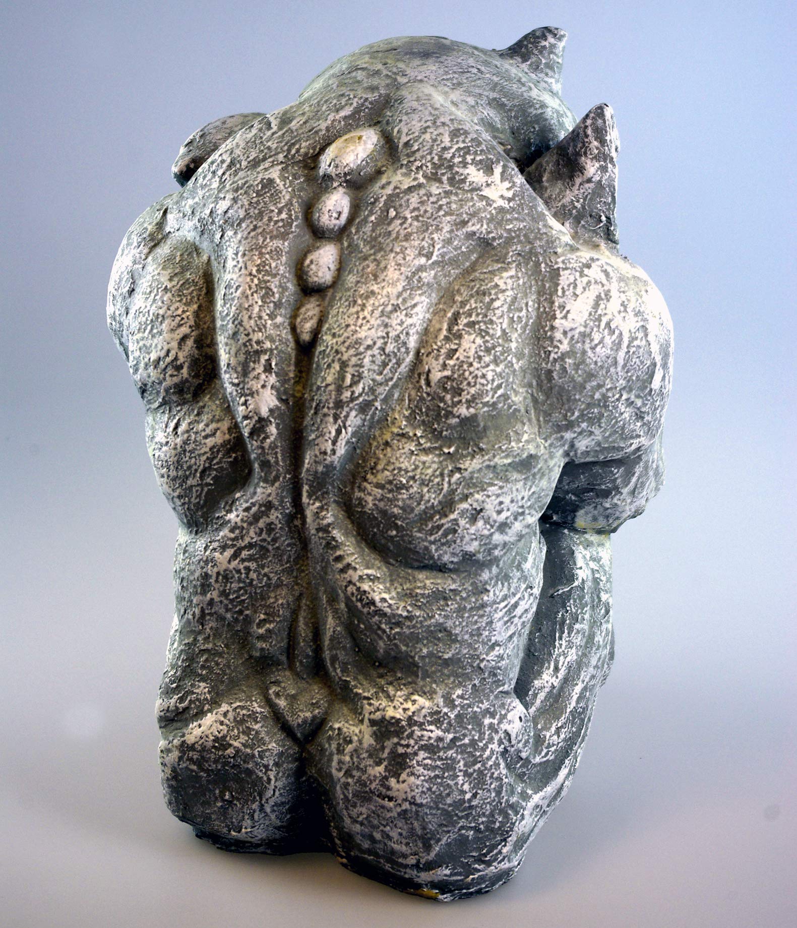 GeKi Trend Leucht Gnom Der Denker denkende Figur Garten frostfest Antik Stein-Optik fluoreszierend 32 cm groß