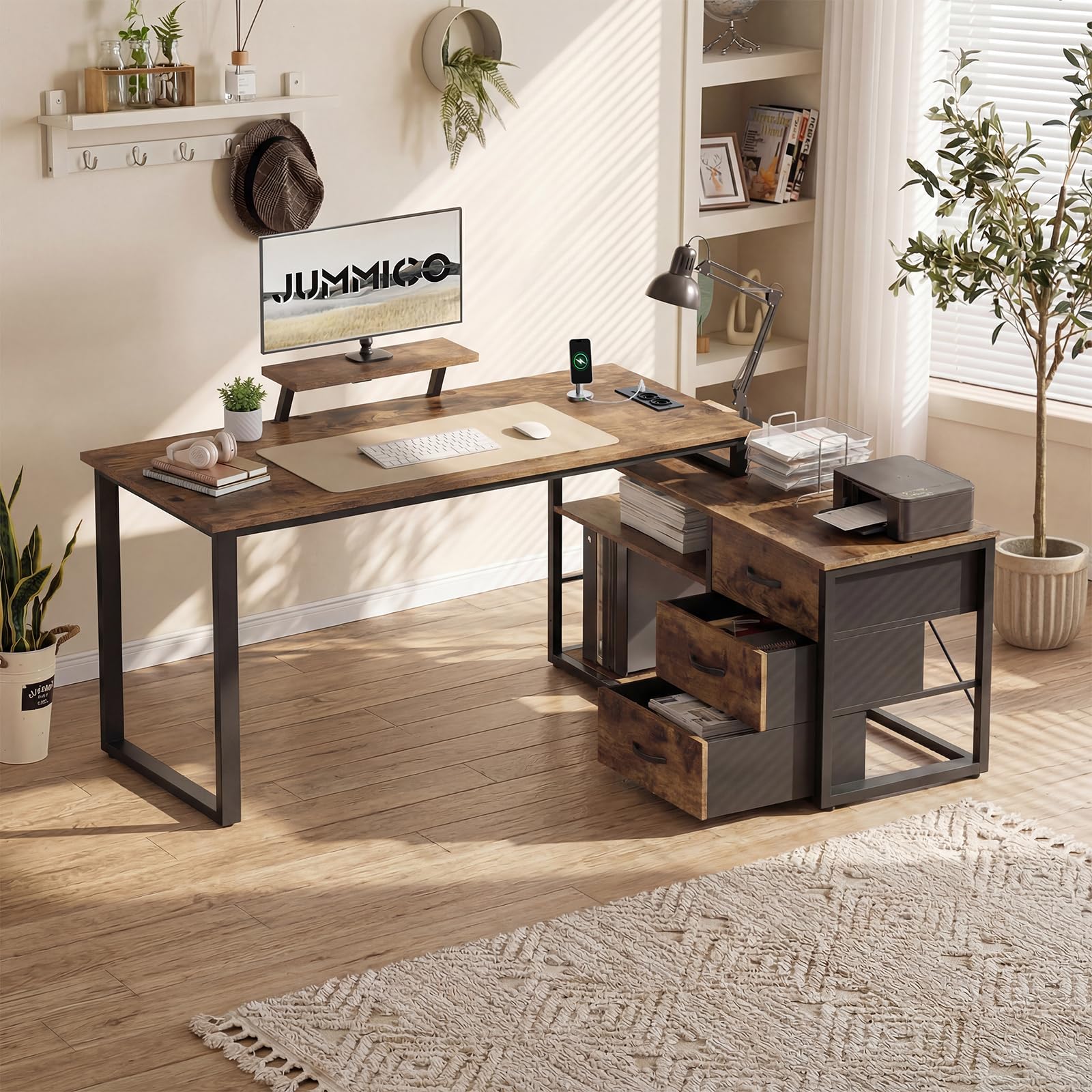 JUMMICO Bureau d'angle en L Réversible Style Industriel, 140x100 cm avec Aspect Bois Brûlé, Bureau Gamer avec Étagères de Rangement et Support Moniteur, Prise Intégrée