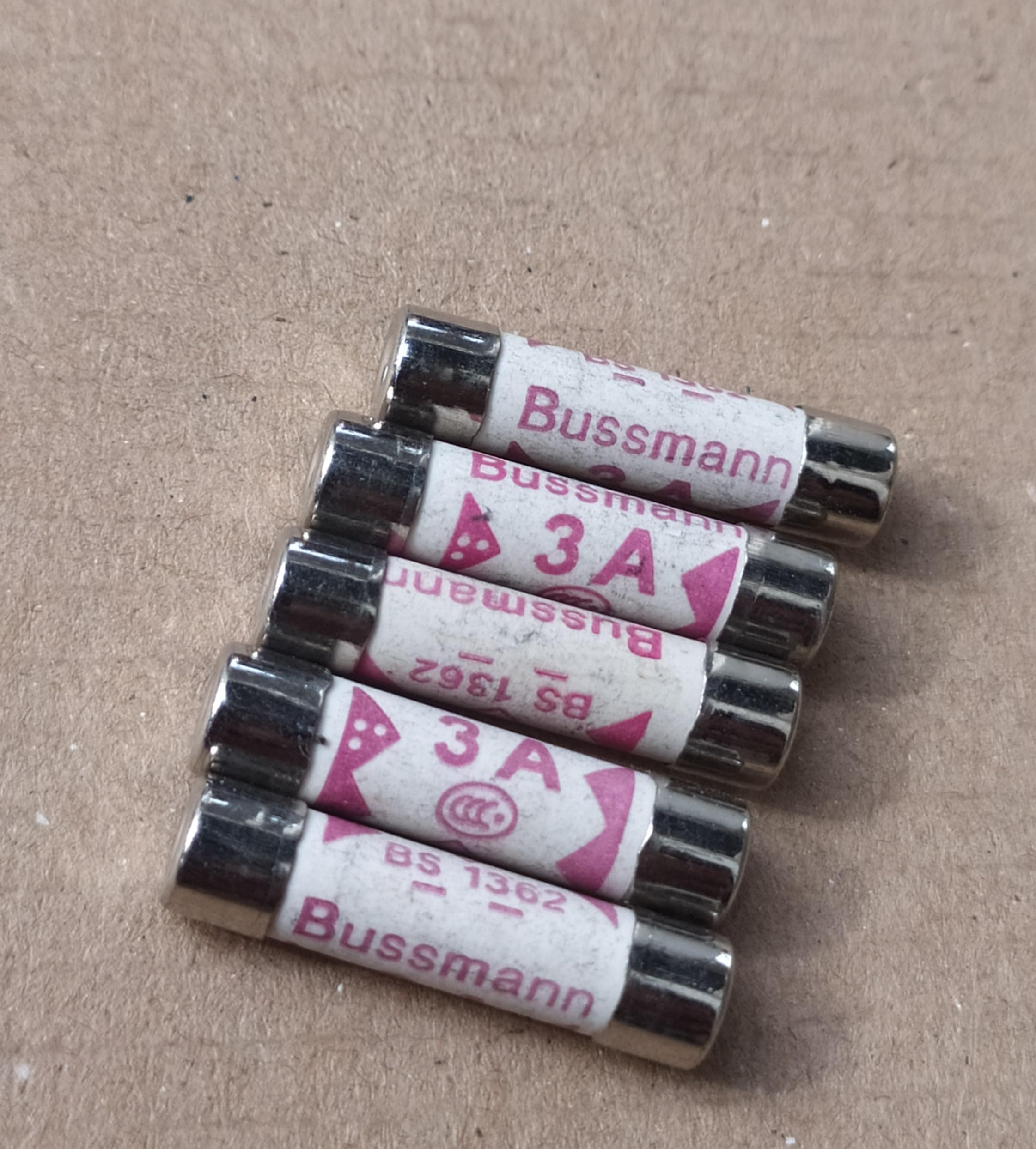 Ceramic Fuse Set for Home and Office Use | BS 1362 Standard Fuses for Plugs, Chargers, Extension Boards & Small Appliances (3 Amp, 5)