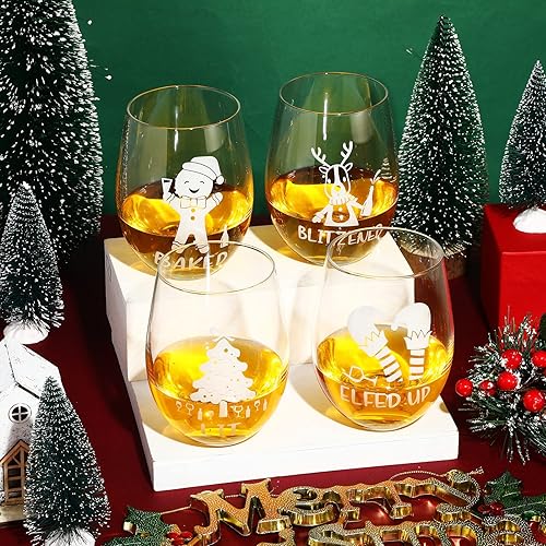 Miniatura 4 de Patelai Juego de 4 copas de vino de Navidad sin tallo, de 17 onzas, copas de vino navideñas, pan de jengibre, árbol de Navidad, reno, elfo,