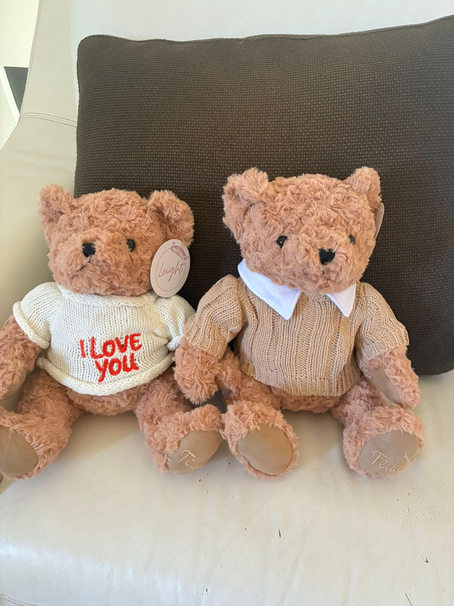 LEIGHT Orsacchiotto di Peluche Morbido con Maglione – 30cm Pupazzo Coccoloso per Bambini & Adulti, Regalo Perfetto & Decorazione Elegante (CAMICIA ORSACCHIOTTO)