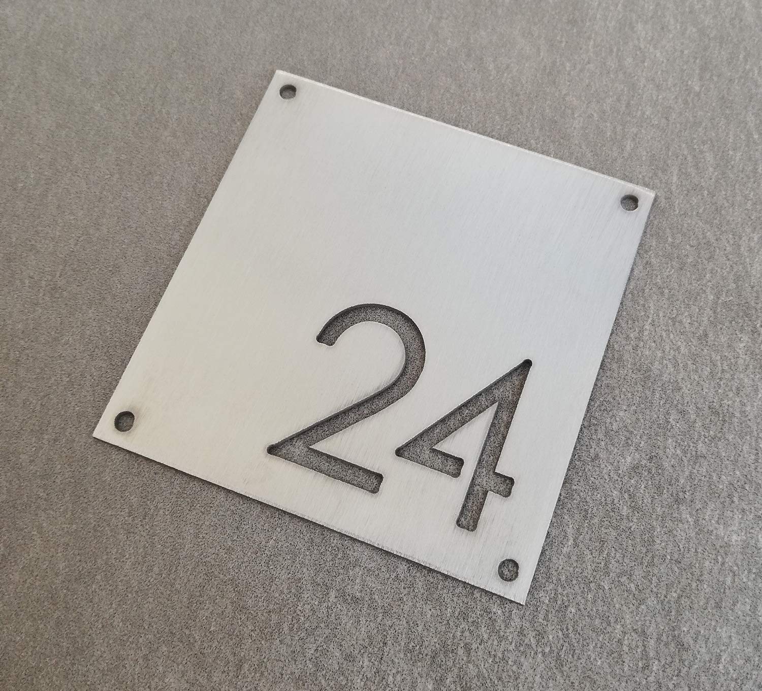 GUIZZO Creart - Numero Civico Esterno in Acciaio Inox, Targa Personalizzata con Numeri Civici Esterni, Via e/o Famiglia e Nomi Made in Italy, Targhetta Personalizzata Porta Ingresso Esterno, 20x20H cm